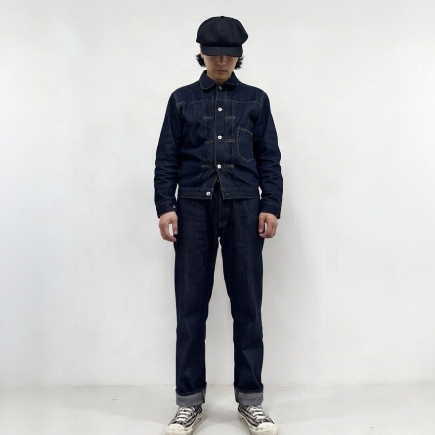 Burberry Vintage Check Cotton Sneakers Archive Beige, Uniqlo x JW Anderson Straight Jean Blue - JP 착용 스타일 - 1