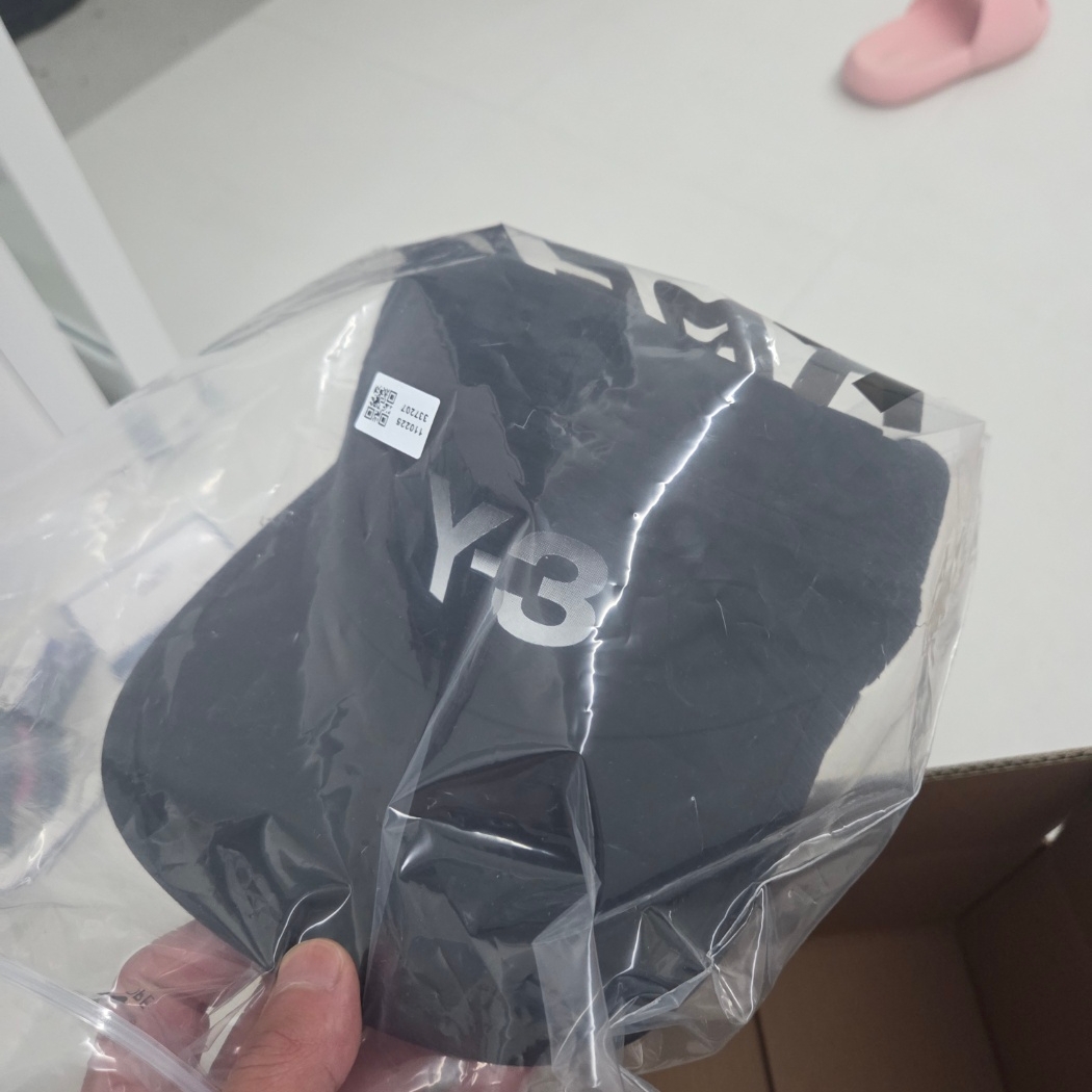Y-3 Run Cap Black 착용 스타일
