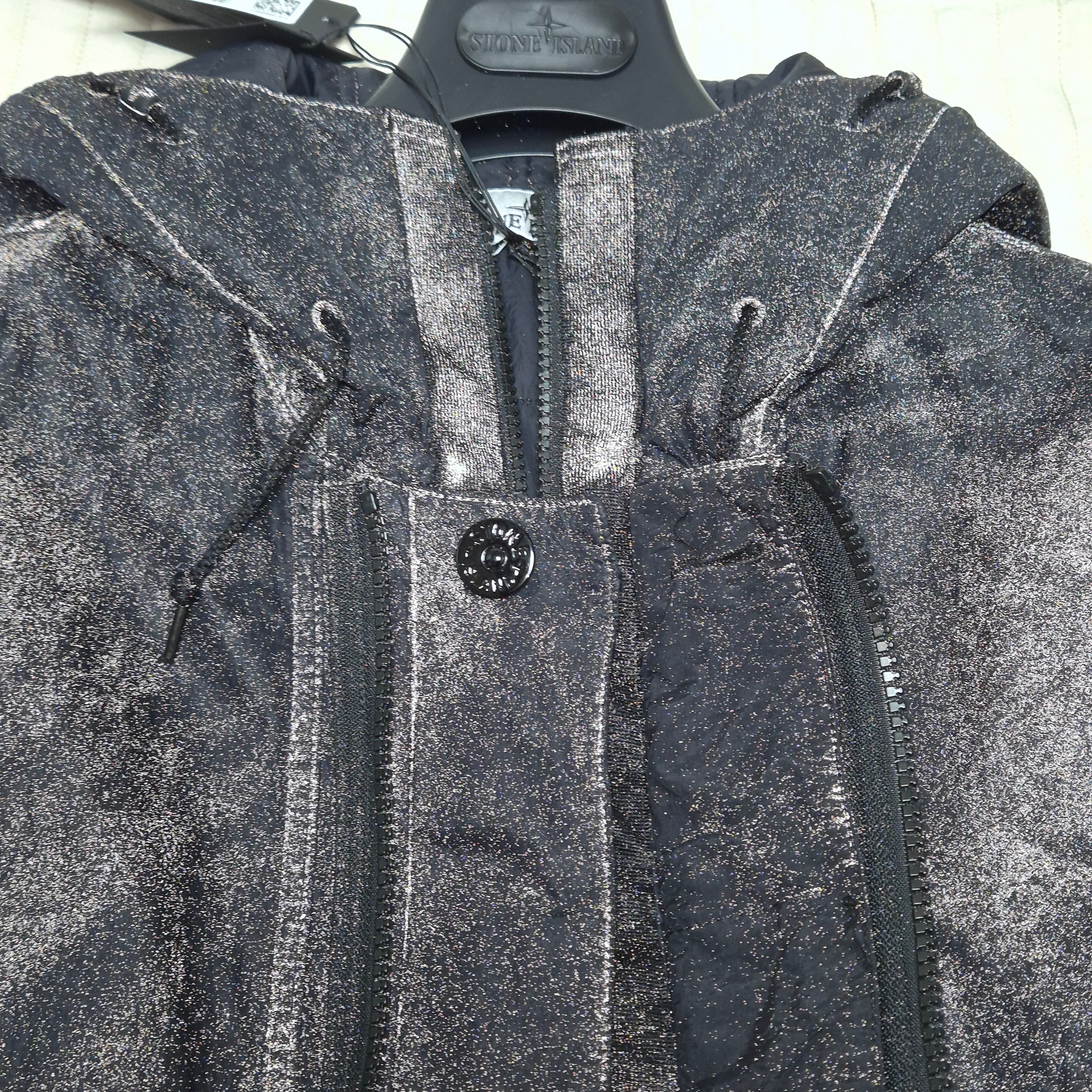 Stone Island 4100072 Dense Nylon-TC Hand Sprayed Reflective Hoode Jacket with Ant Drop Black - 26SS 착용 스타일 - 8