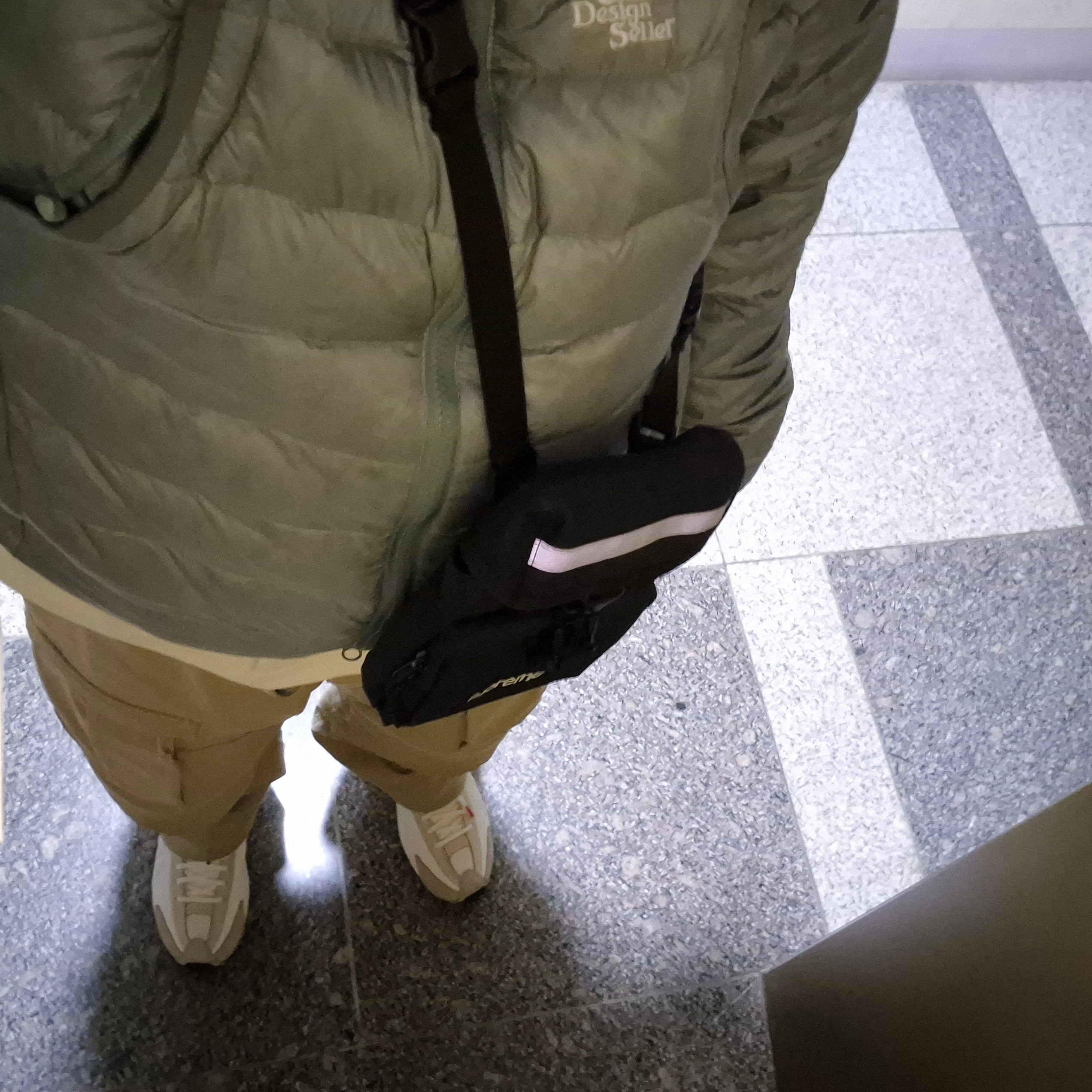 Nike Shox R4 PRM Light Iron Ore and Phantom, Nike ACG Smith Summit Cargo Pants Khaki Iron Ore - Asia 착용 스타일