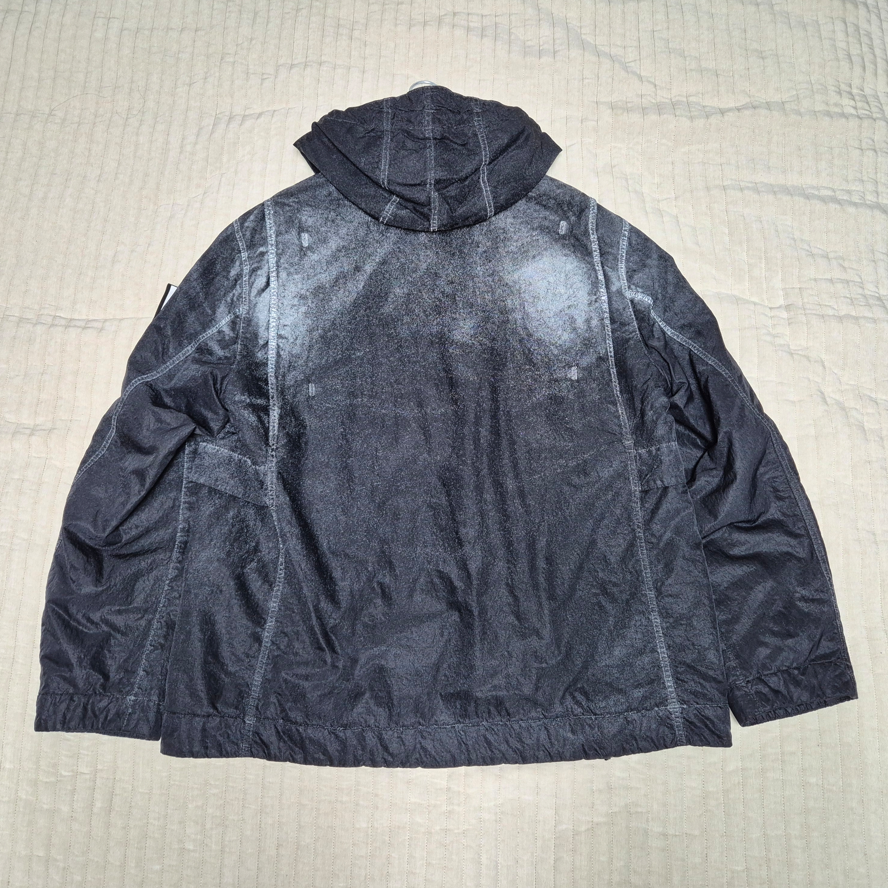 Stone Island 4100072 Dense Nylon-TC Hand Sprayed Reflective Hoode Jacket with Ant Drop Black - 26SS 착용 스타일 - 10