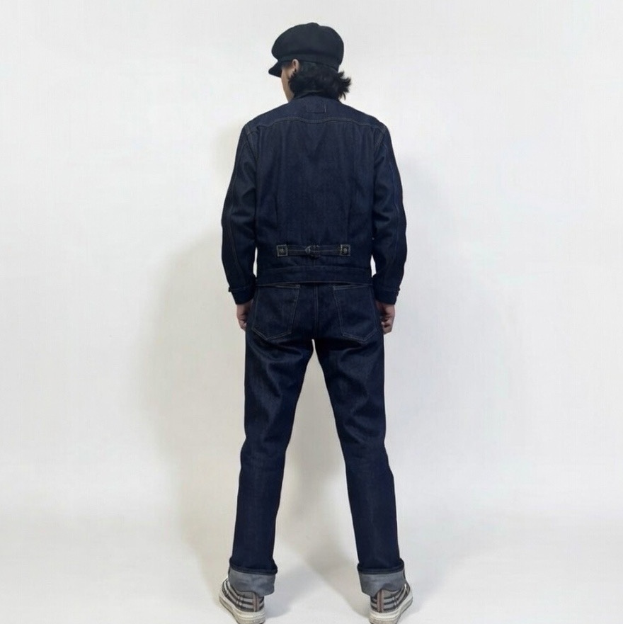 Burberry Vintage Check Cotton Sneakers Archive Beige, Uniqlo x JW Anderson Straight Jean Blue - JP 착용 스타일 - 2