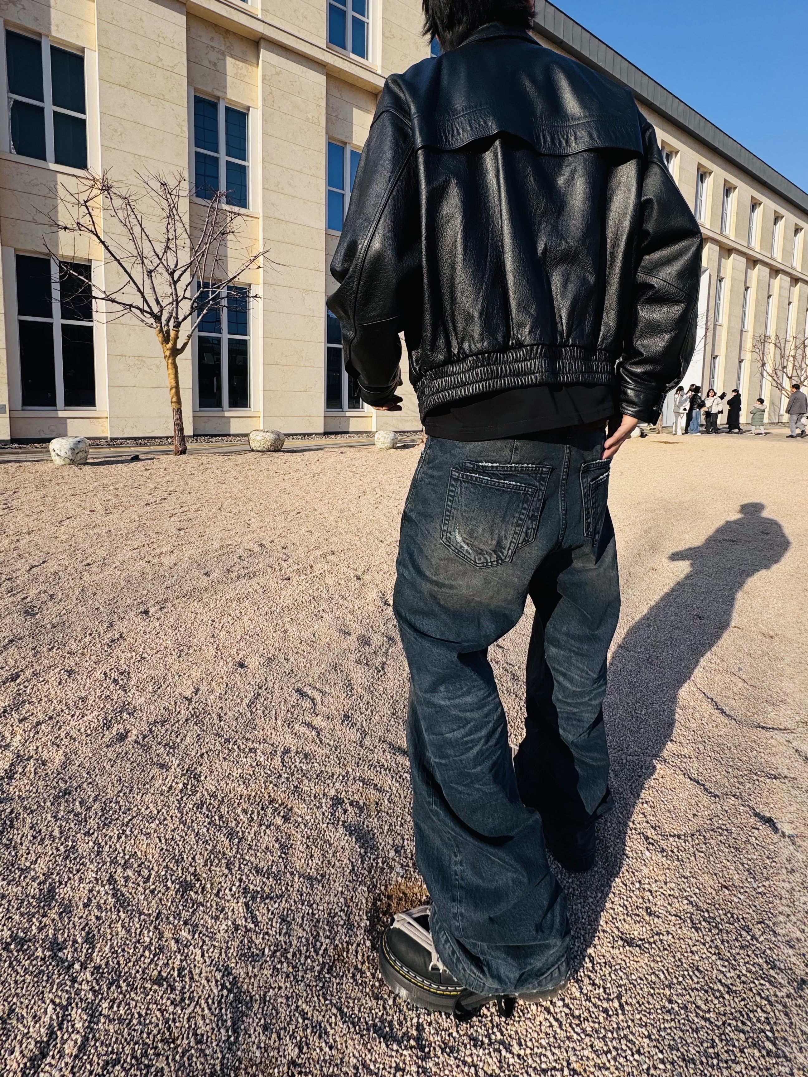 Nonnod Zen Dirty Oil Washed Denim Pants 착용 스타일 - 6
