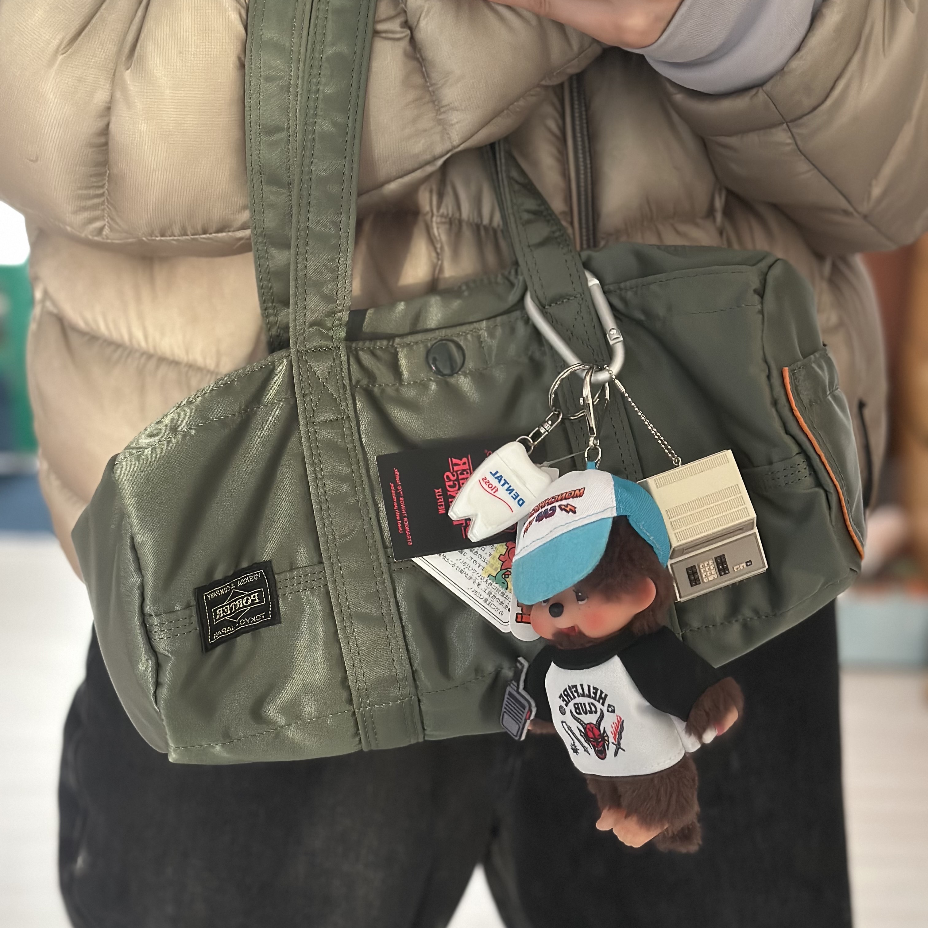 Monchhichi x Strange Things Key Chain Hellfire Club, Porter Tanker Duffle Bag S Sage Green 착용 스타일
