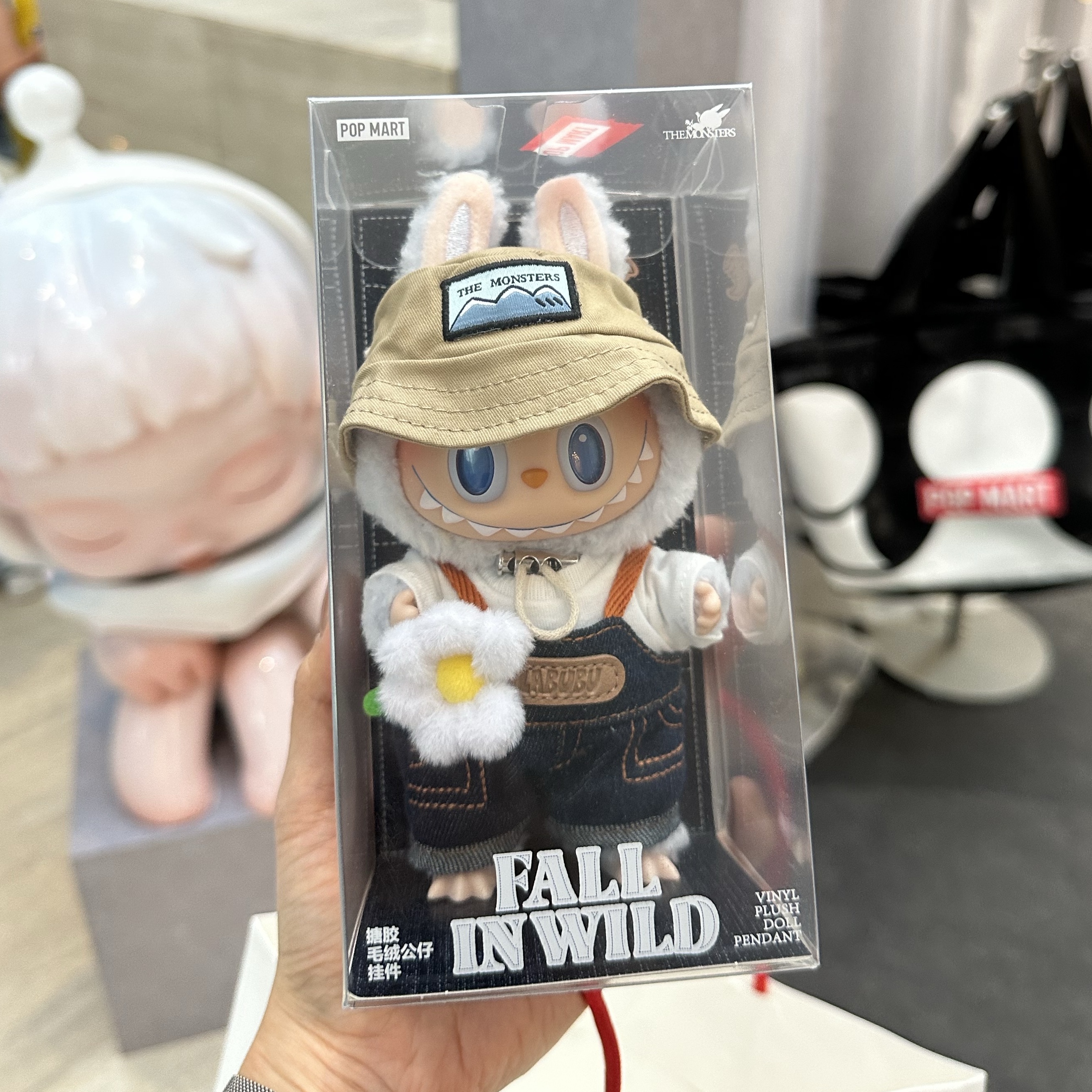 Pop Mart Fall In Wild Labubu Series Toy Keyring 착용 스타일