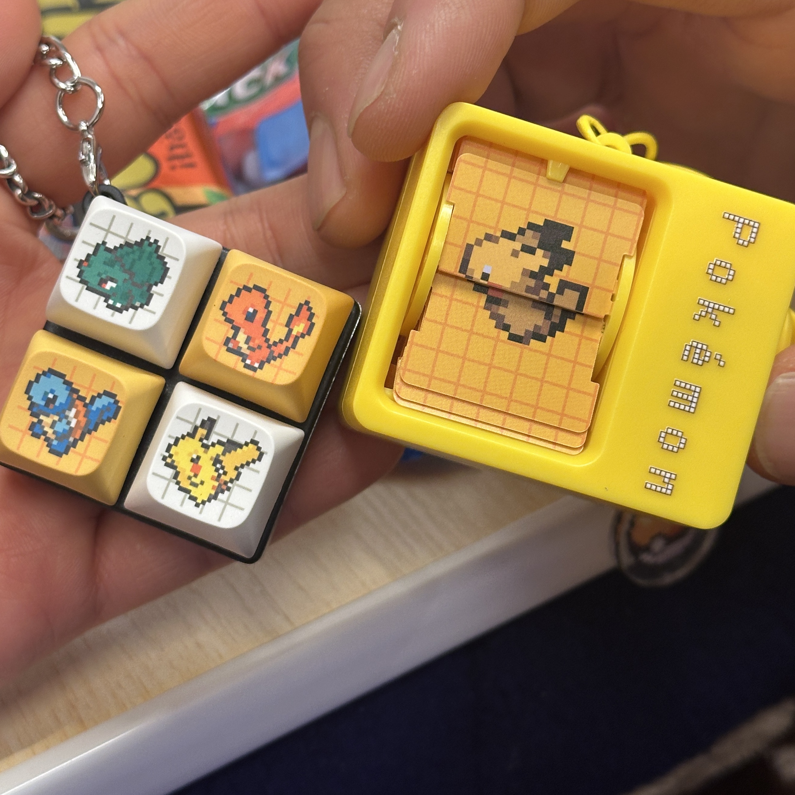 Pokemon x CU Keycap Keychain Pokemon, Pokemon x CU Flip Book Keychain 착용 스타일