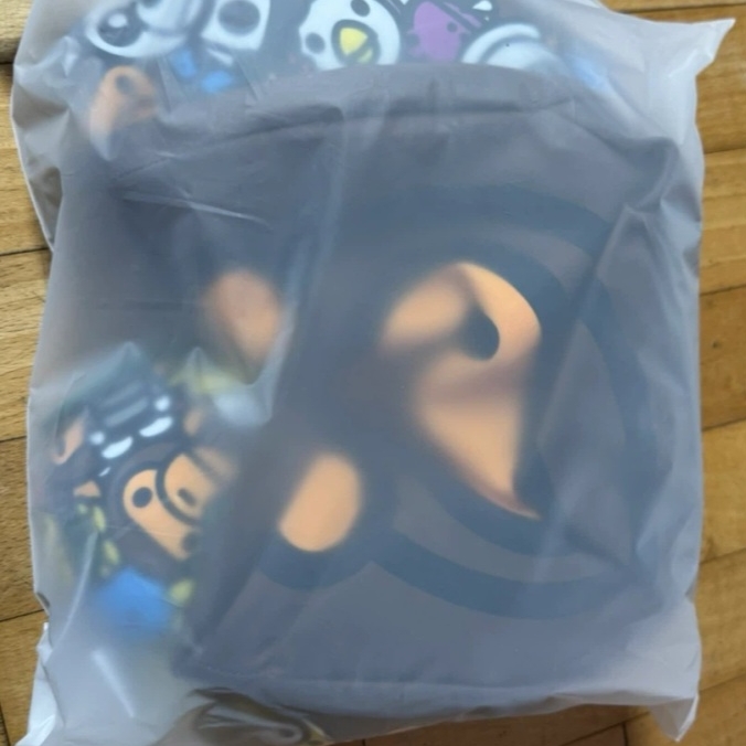 Starbucks x BAPE Baby Milo Neck Pillow 착용 스타일