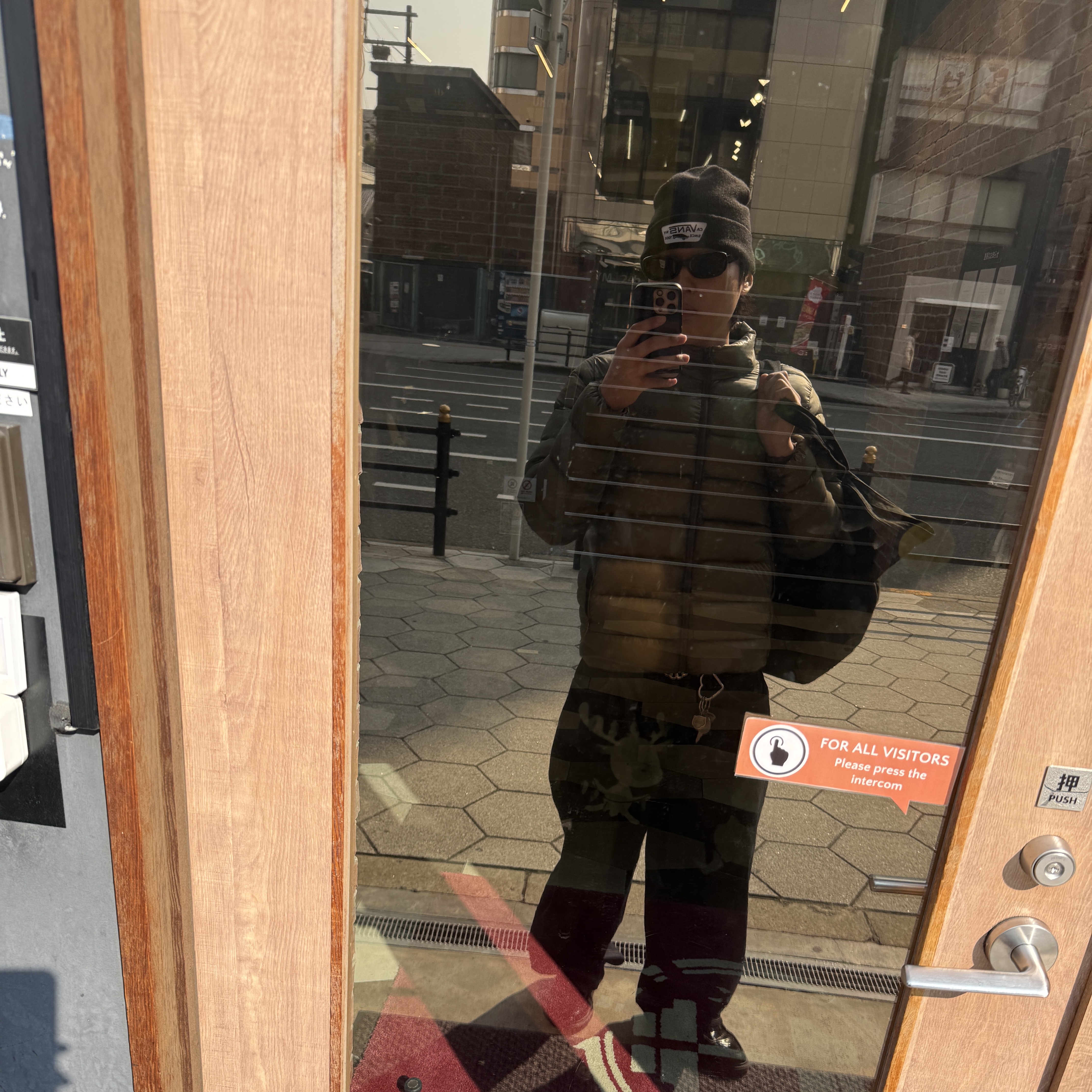 Supreme Contrast Logo Sweater Taupe Melange - 25SS, Stussy Midweight Puffer Black 착용 스타일 - 5