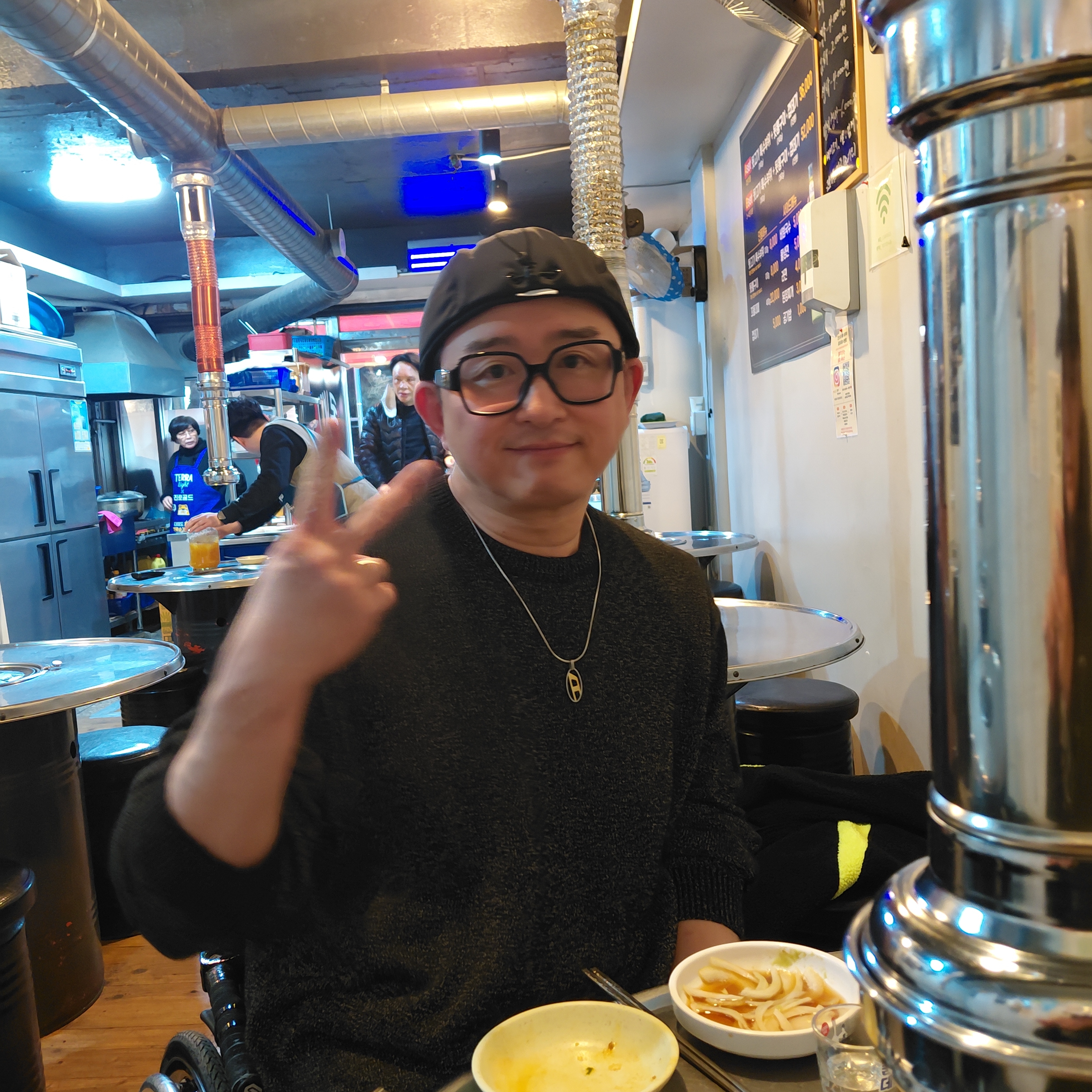 Supreme Reflective Sweater Black - 24SS 착용 스타일 - 3