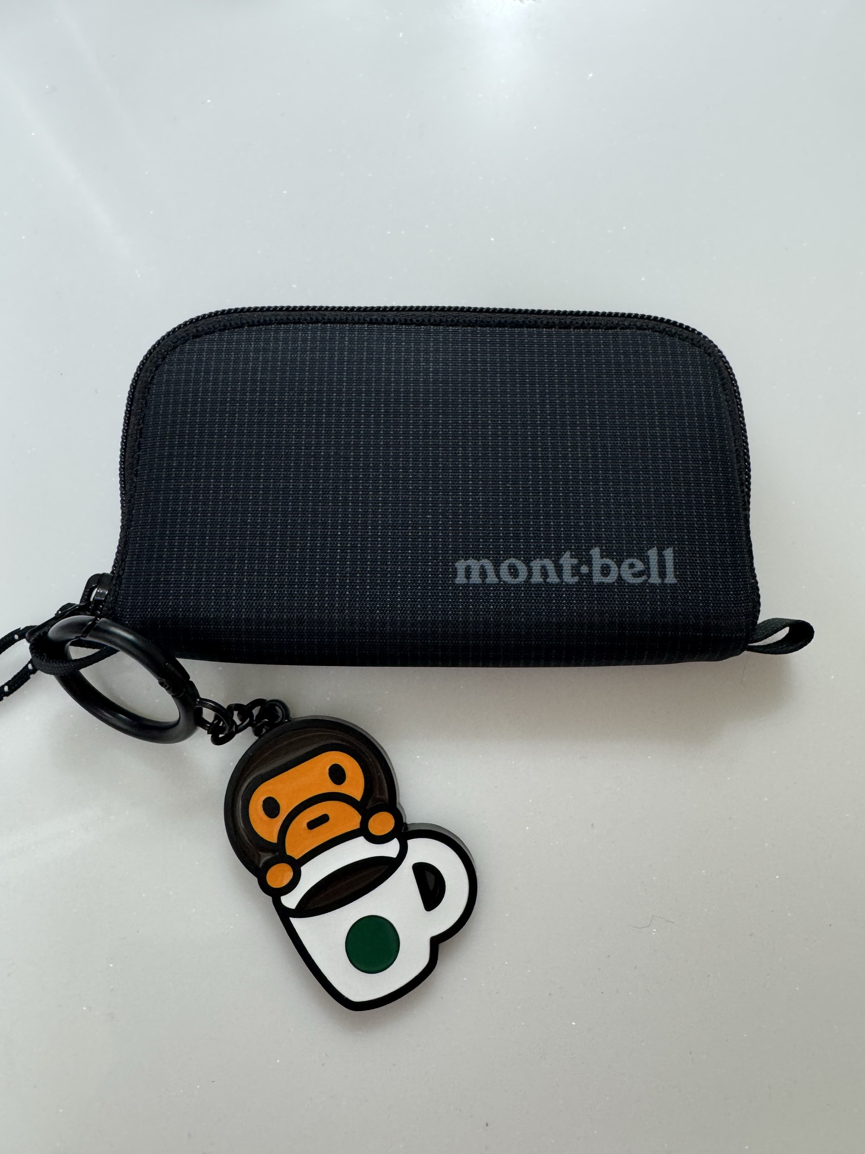 Montbell Mini Zip Wallet Black, Starbucks x BAPE Baby Milo Keychain 착용 스타일