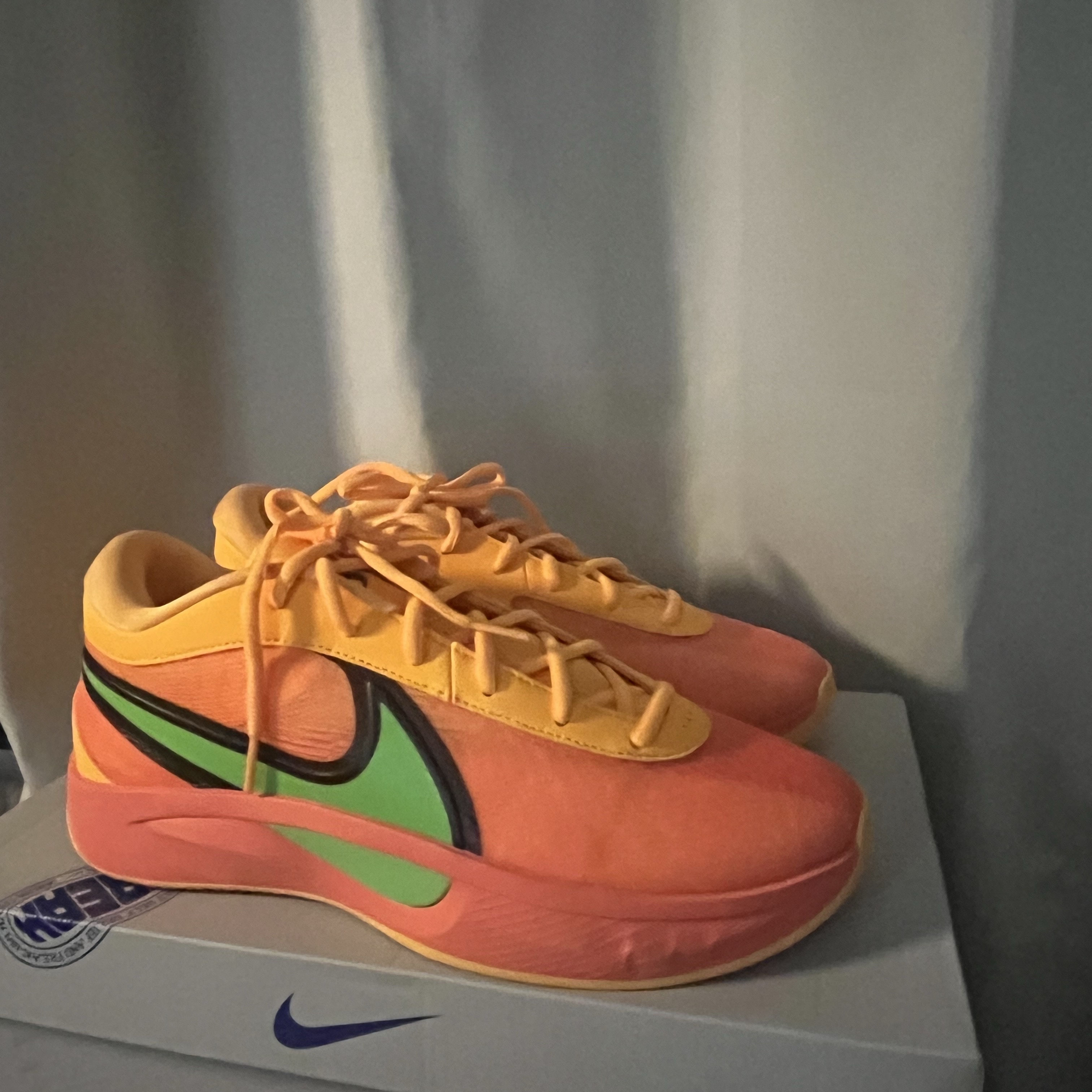Nike Giannis Freak 6 EP Light Wild Mango Black 착용 스타일 - 2