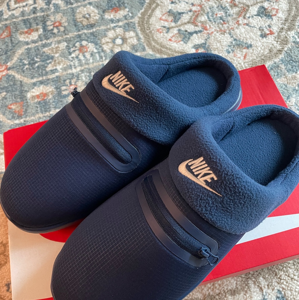 Nike Burrow Slippers Midnight Navy Sail 착용 스타일 - 2