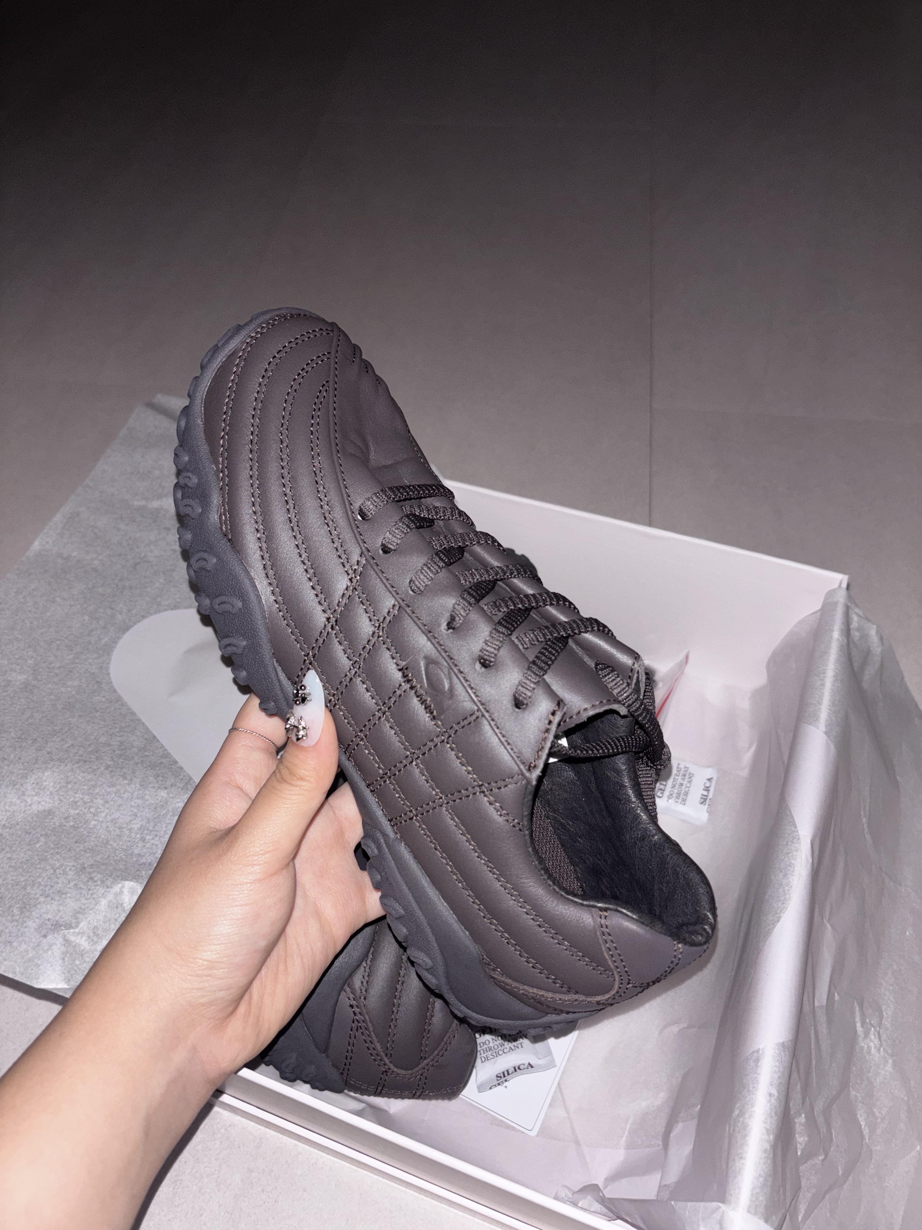 Fila x MSCHF Echappe LX Brown 착용 스타일