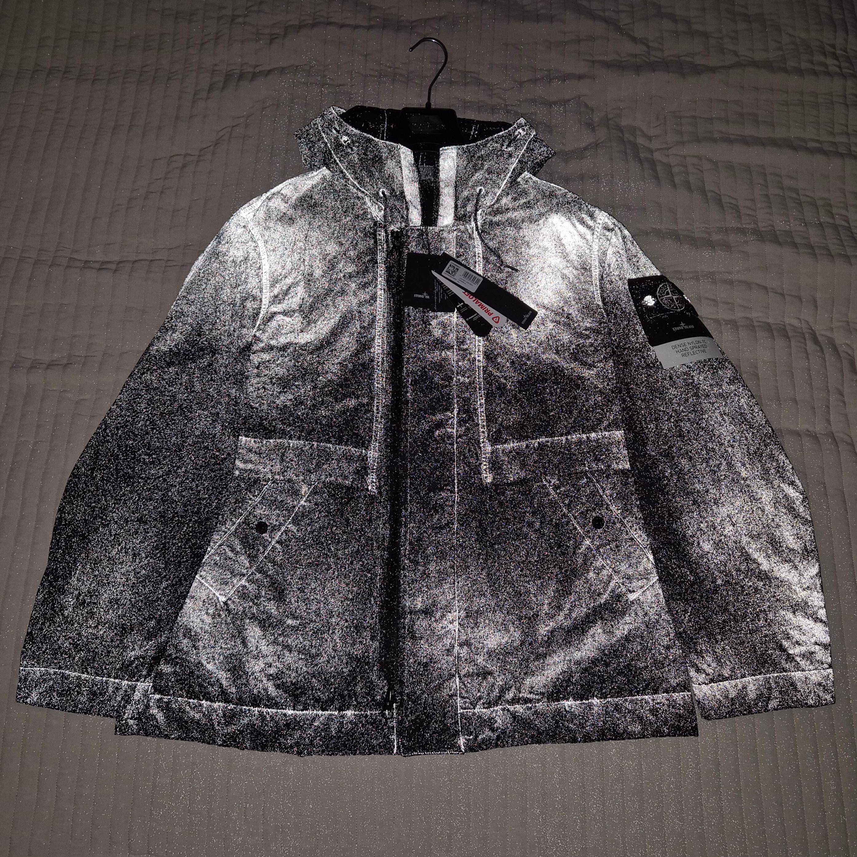 Stone Island 4100072 Dense Nylon-TC Hand Sprayed Reflective Hoode Jacket with Ant Drop Black - 26SS 착용 스타일 - 1