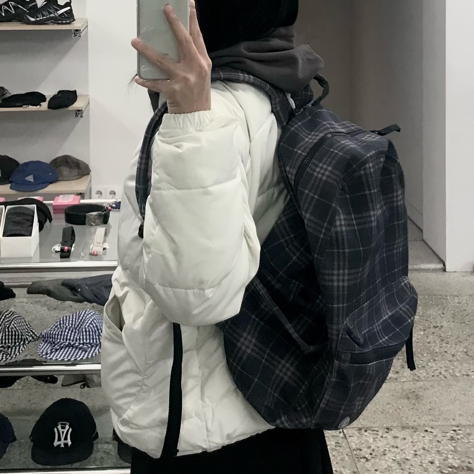 COYSEIO Chunky Sweat Check Backpack Navy, (W) Coyseio Double Waisted Pleats Skirt Black 착용 스타일 - 2