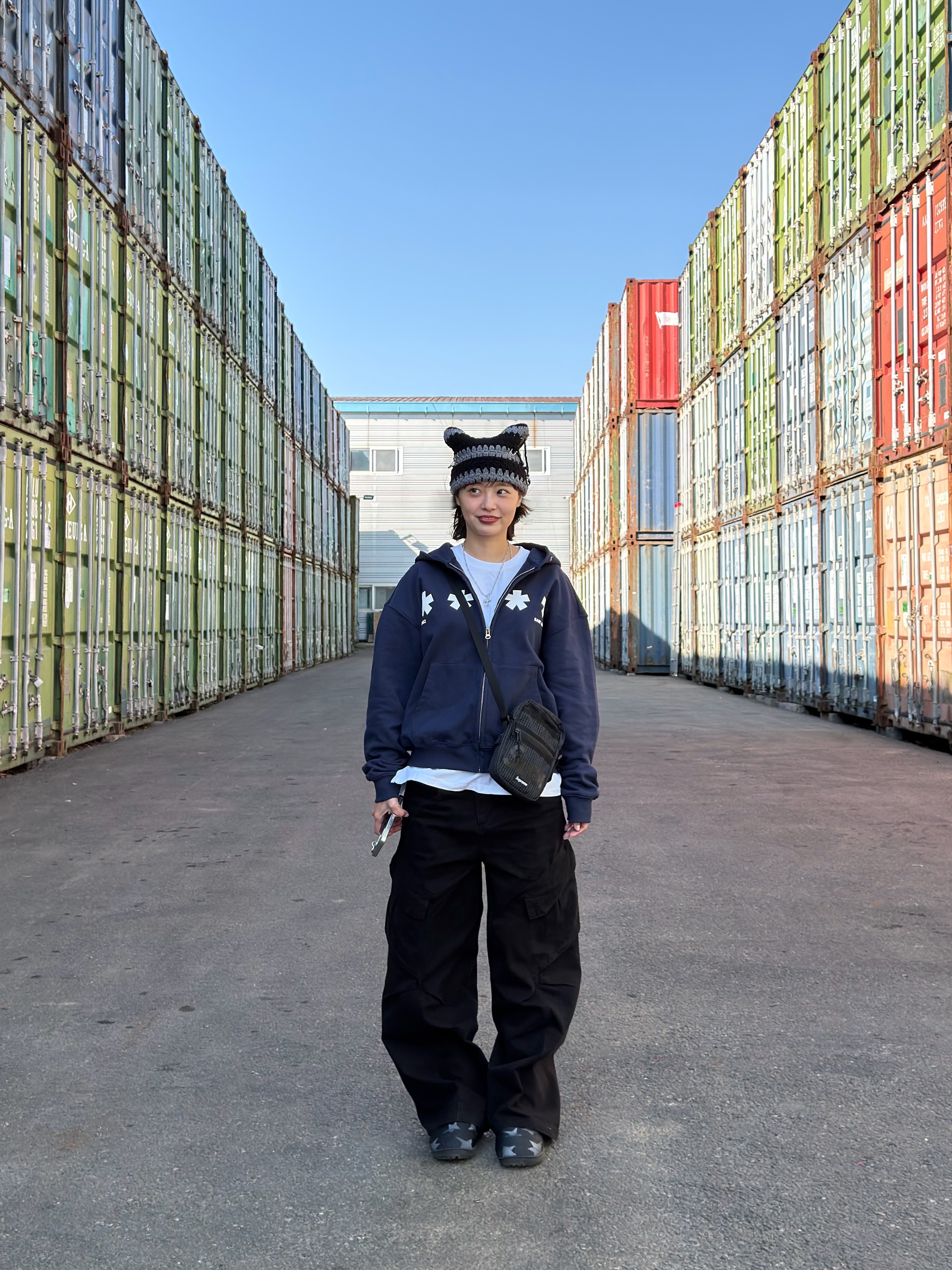 AMOU Square Star Hoodie Zip Up Navy, Subu Down Sandal Exclusive Star 착용 스타일 - 2
