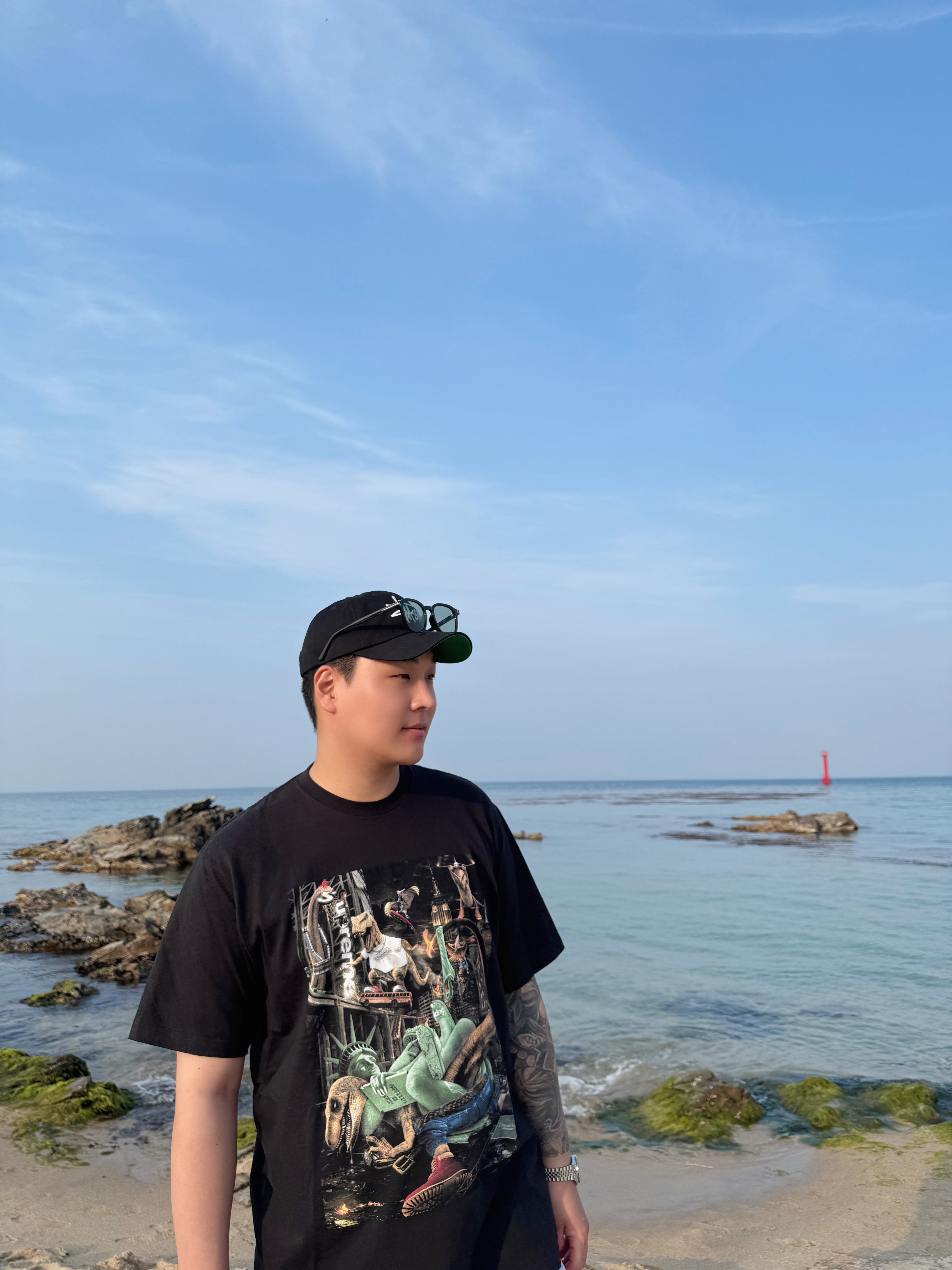 Supreme Pinline T-Shirt Black - 24SS, Supreme Stick T-Shirt White - 25FW 착용 스타일 - 5
