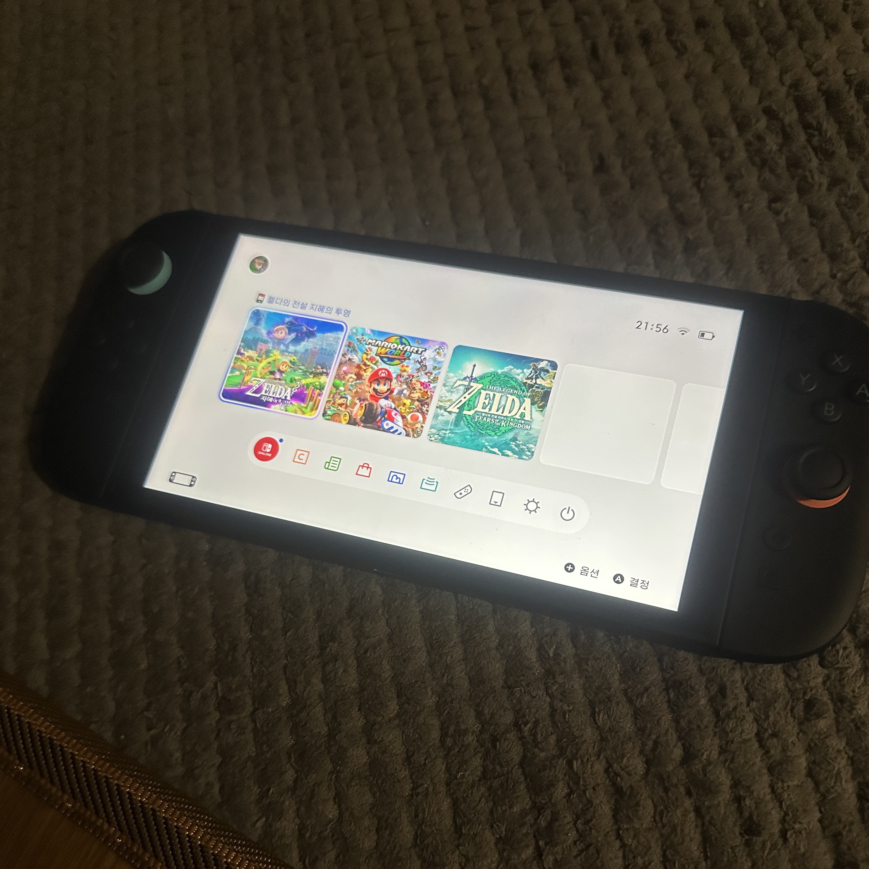 Nintendo Switch 2 Black (Korean Ver.) 착용 스타일