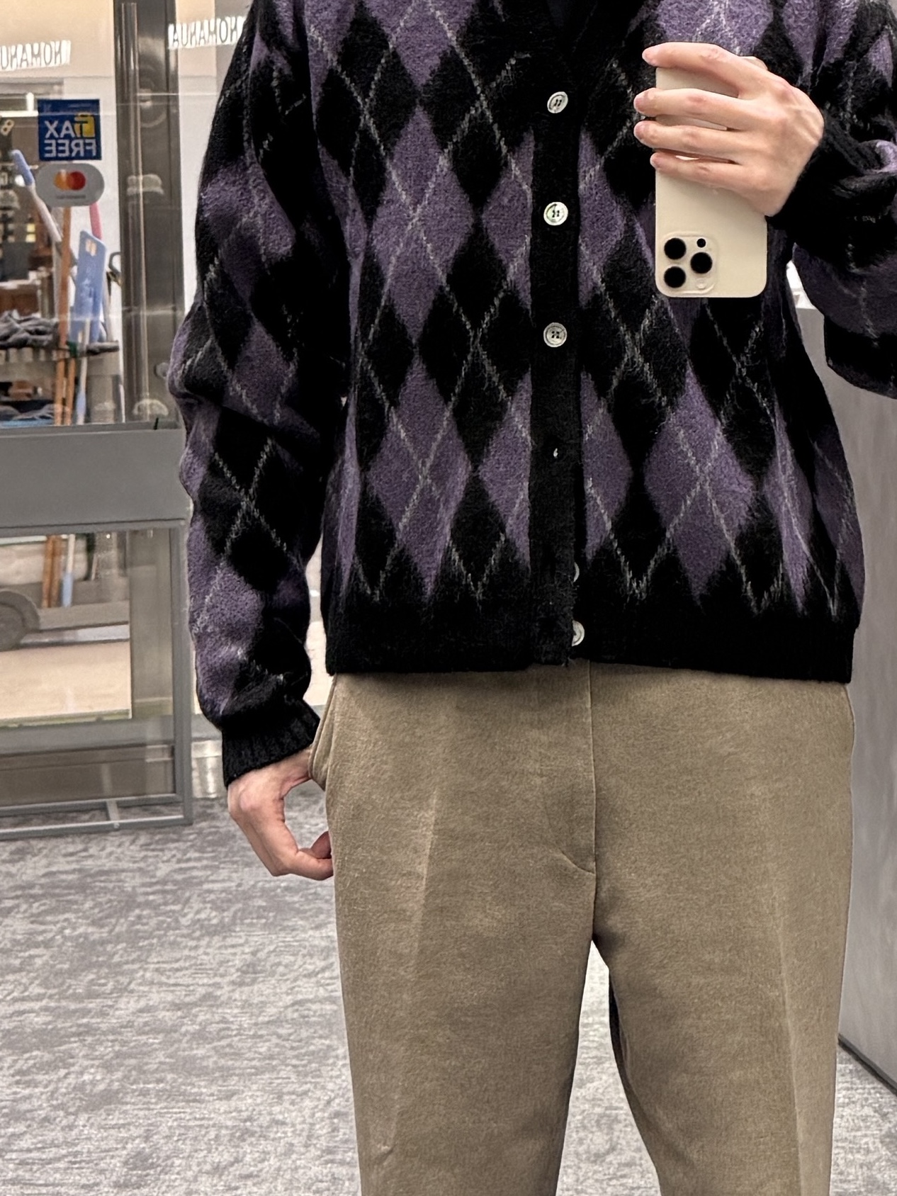 NOMANUAL Argyle Hairy Cardigan Purple 착용 스타일