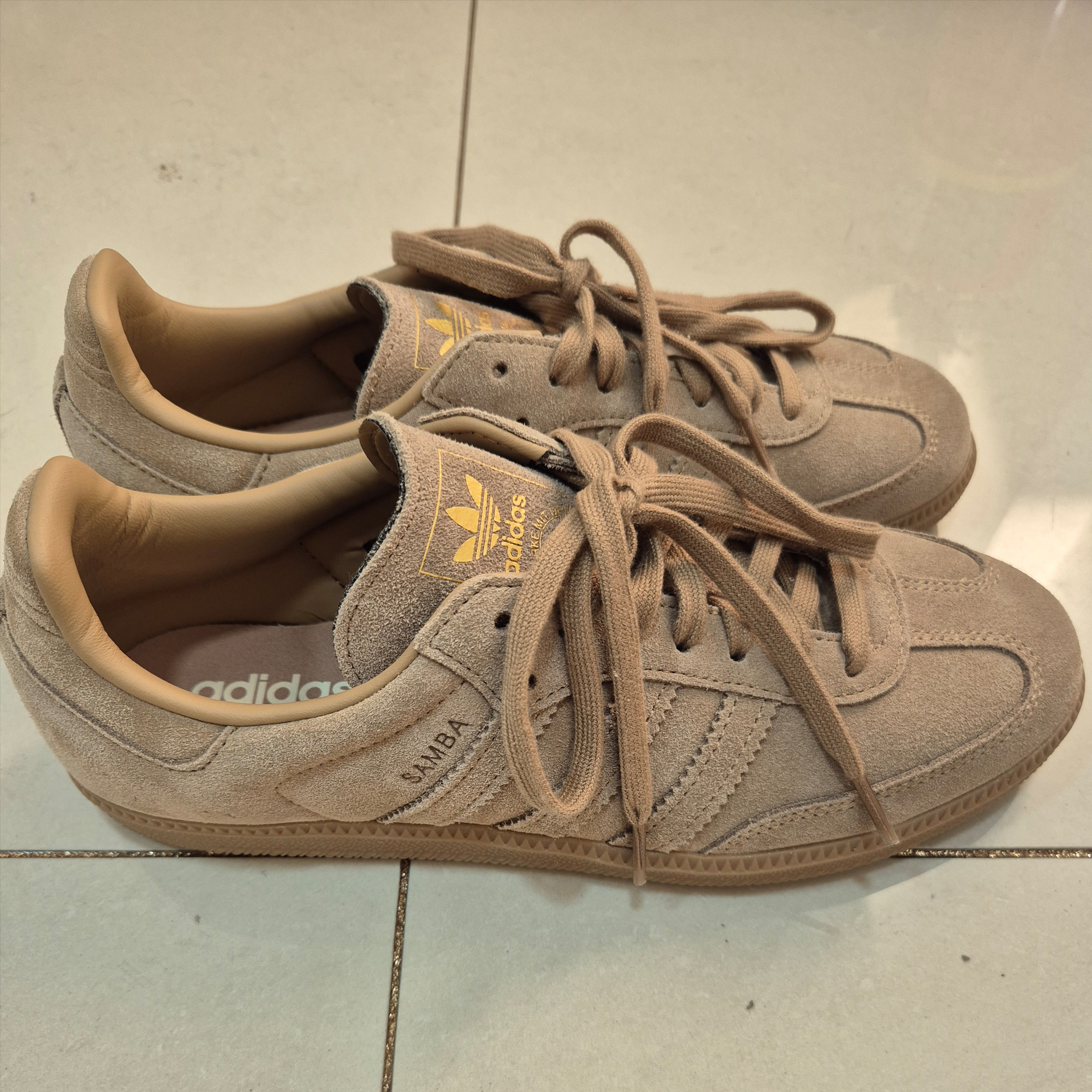 Adidas Samba OG Cardboard Sand Strata 착용 스타일 - 2