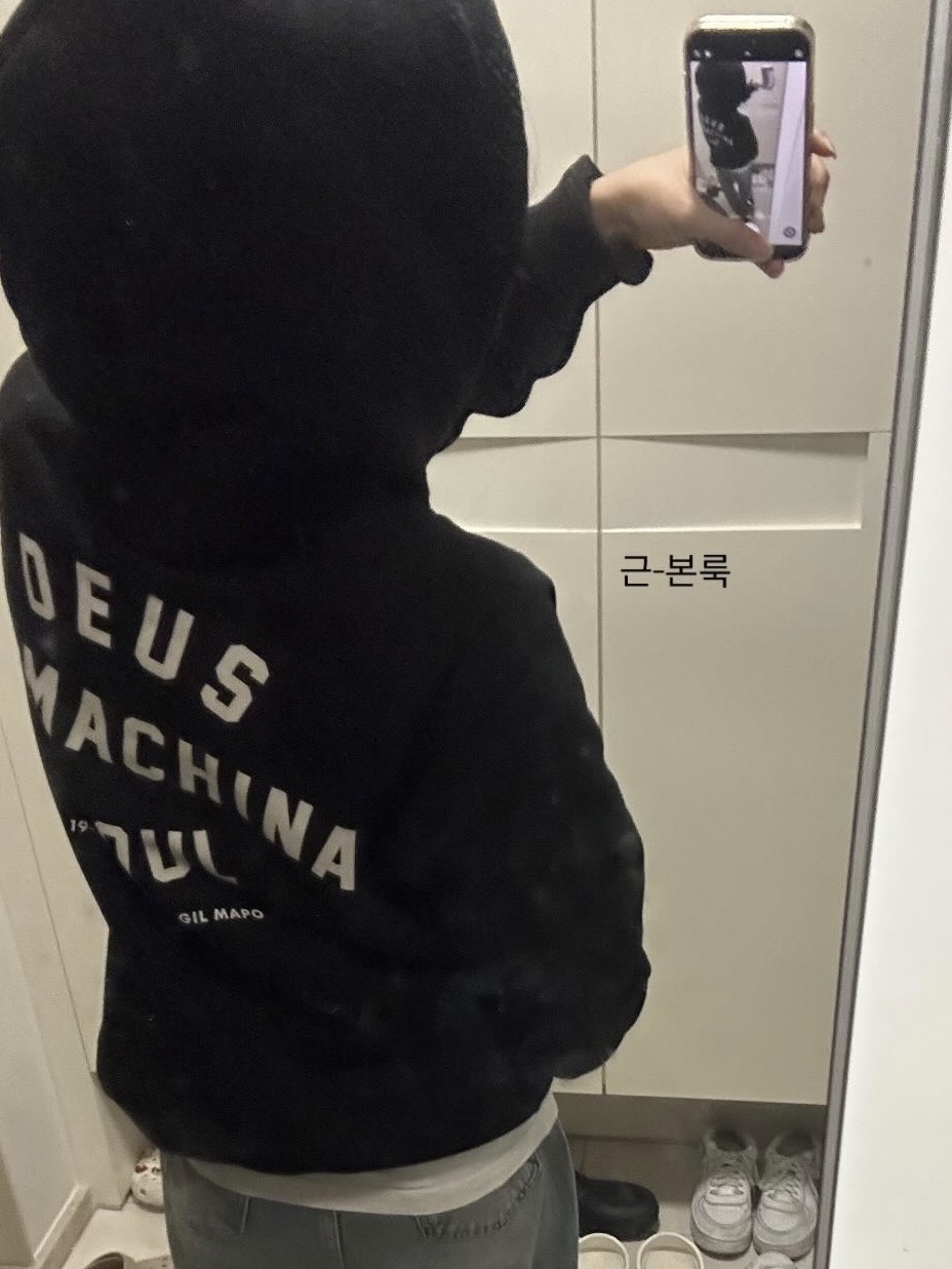 Deus Ex Machina Seoul Address Hoodie Black 착용 스타일