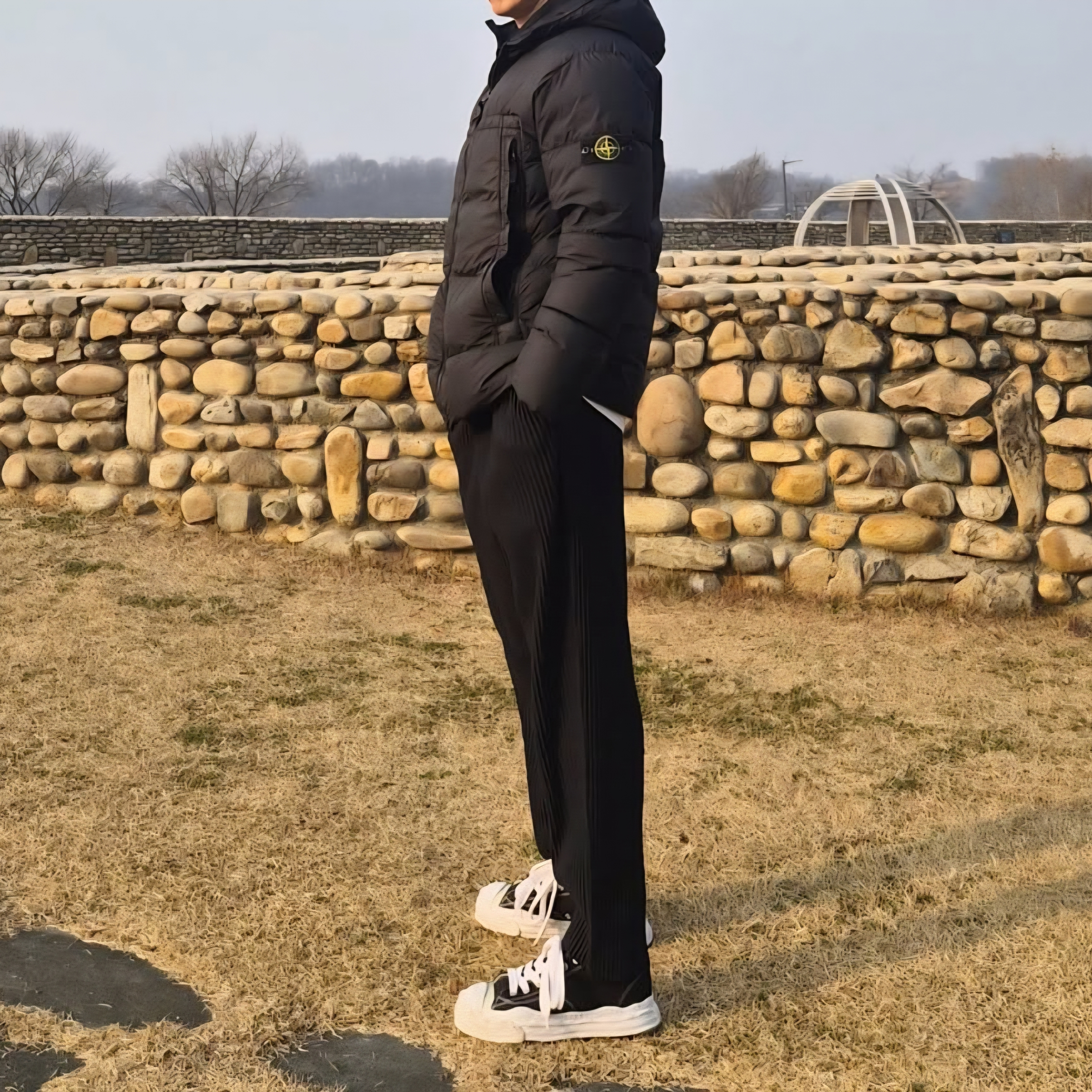 Stone Island 40723 Crinkle Reps Hooded Down Jacket Black - 20FW, Homme Plisse Issey Miyake Straight Basics Pants Black 착용 스타일