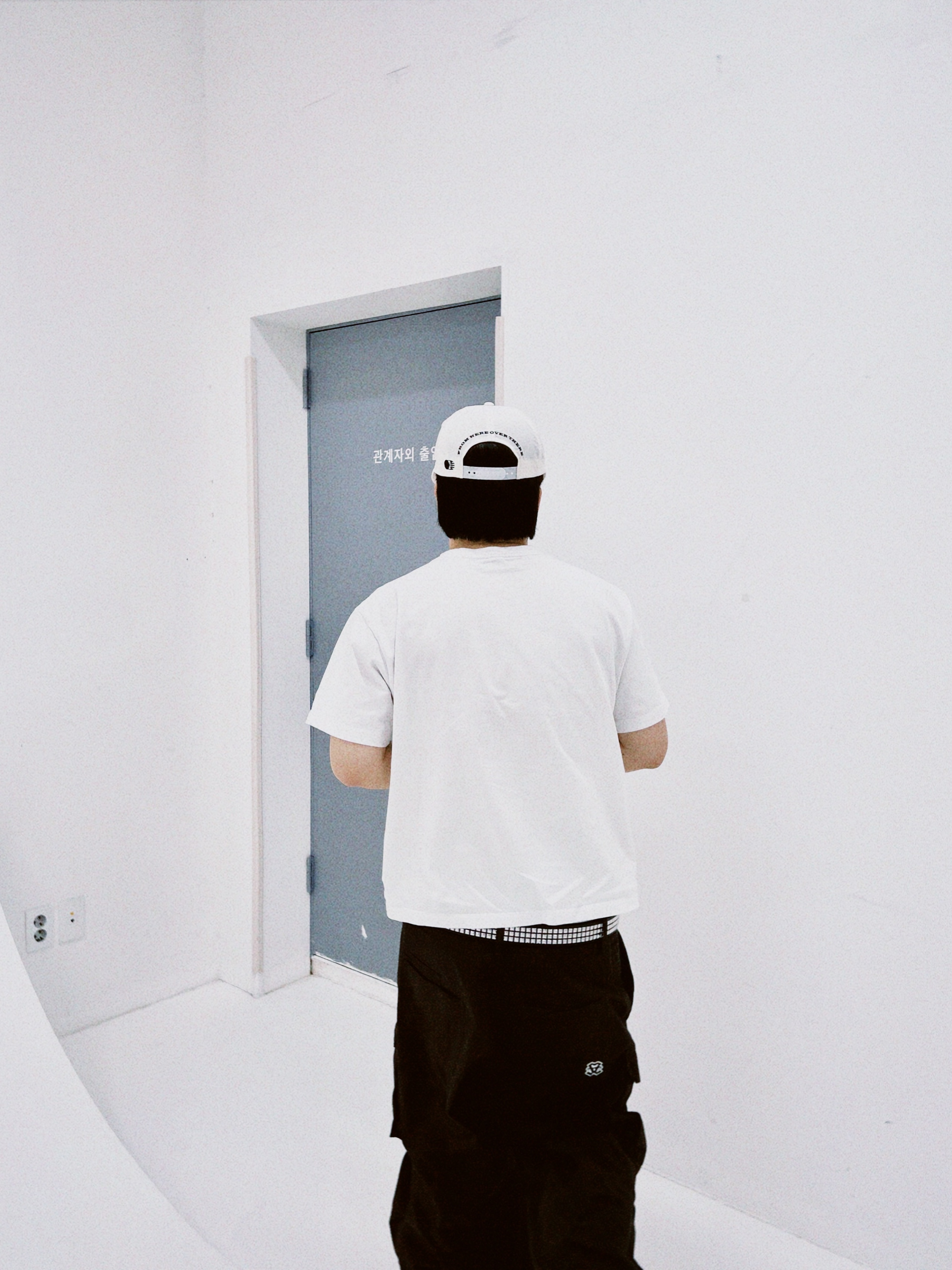 Flavorism VTG Washed Cargo Pants Washed Dark Brown 착용 스타일 - 3