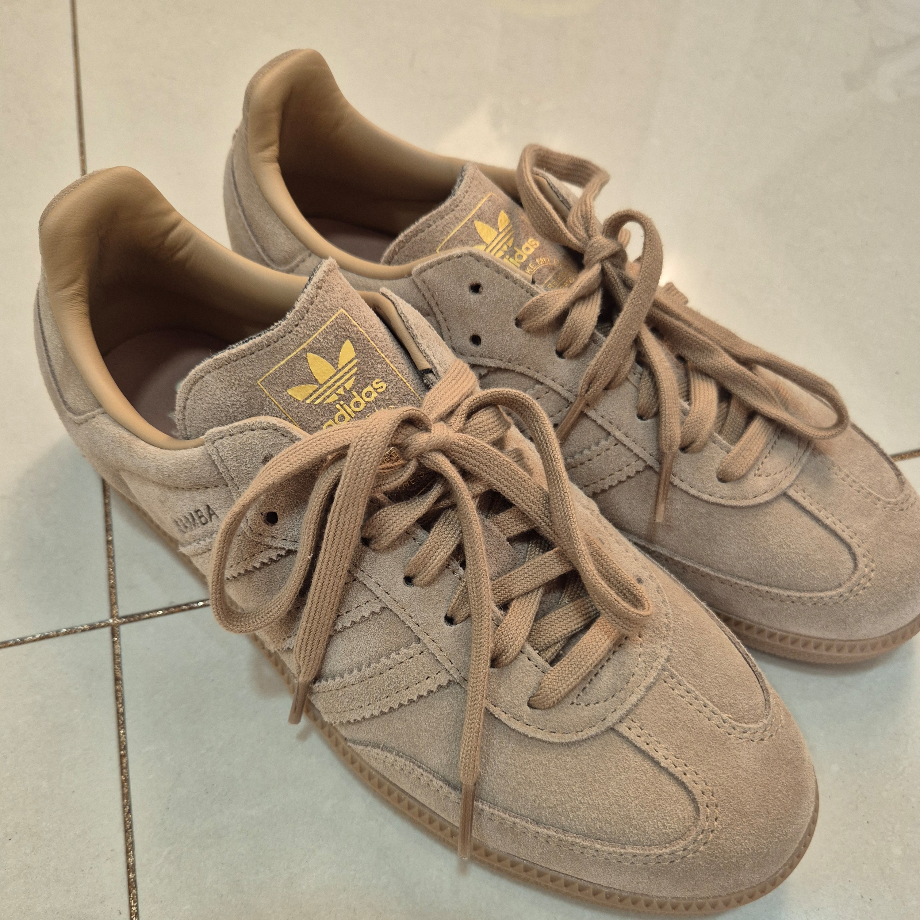 Adidas Samba OG Cardboard Sand Strata 착용 스타일 - 1