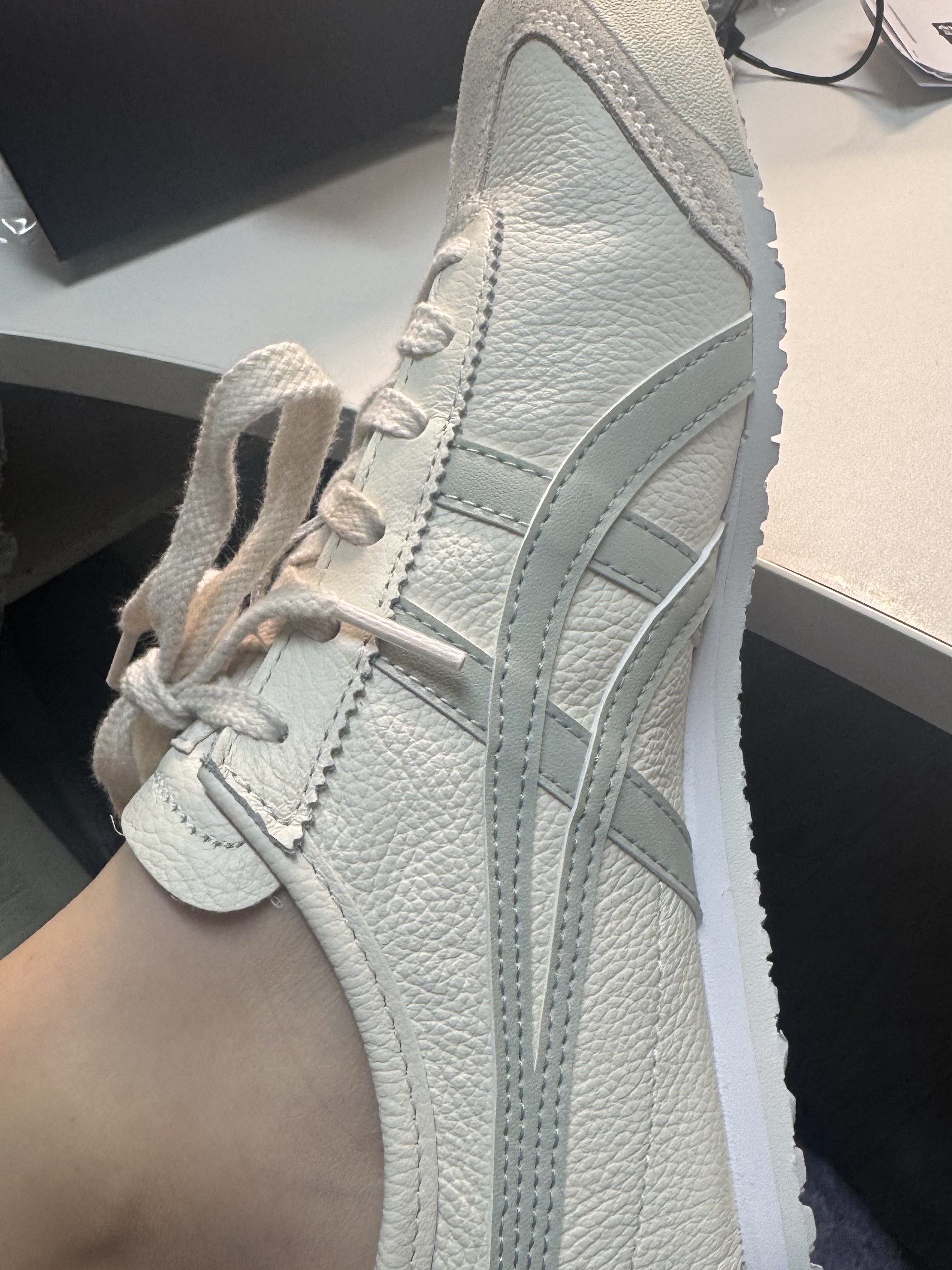 Onitsuka Tiger Mexico 66 Cream Light Sage 착용 스타일 - 2