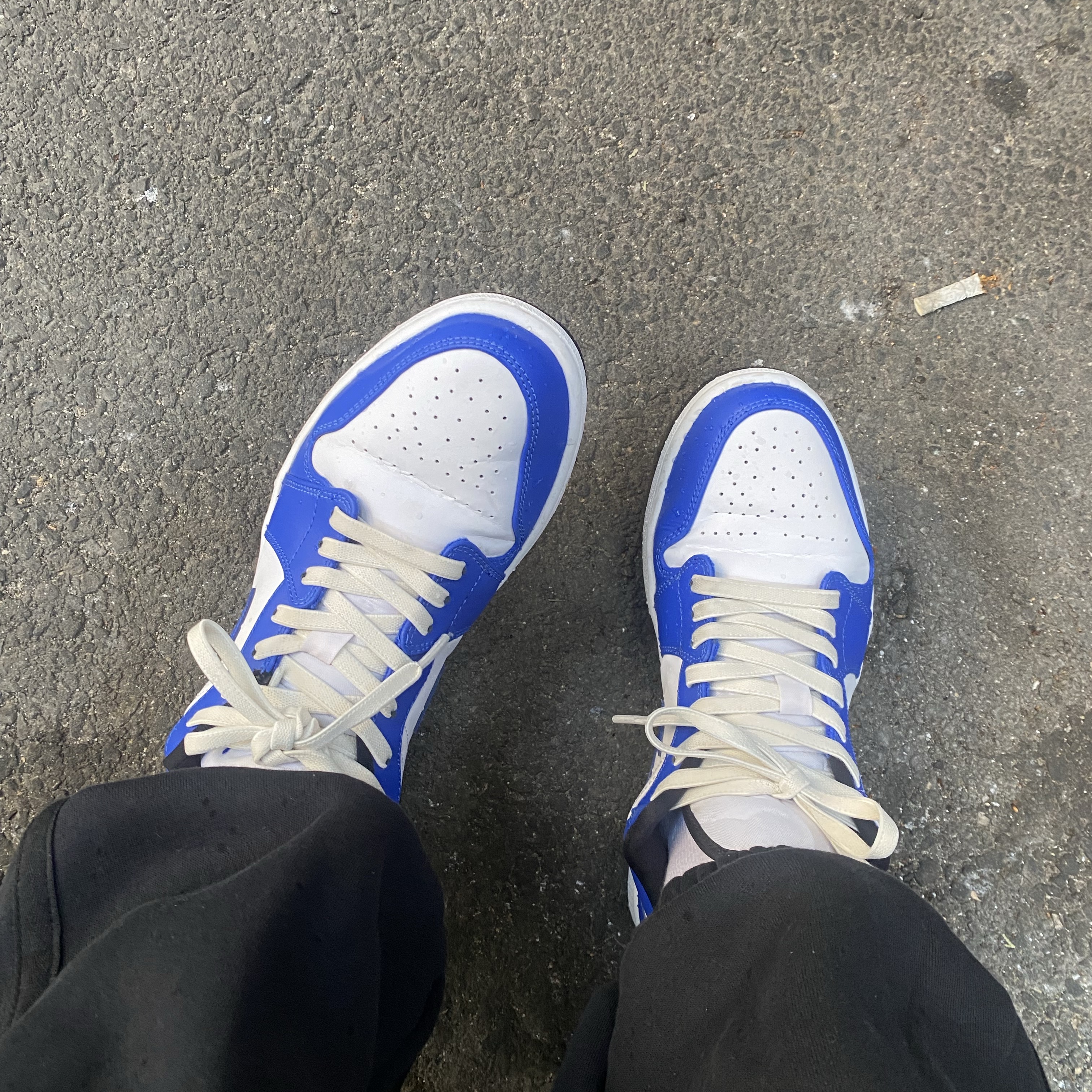 Jordan 1 Low Hyper Royal 착용 스타일 - 2