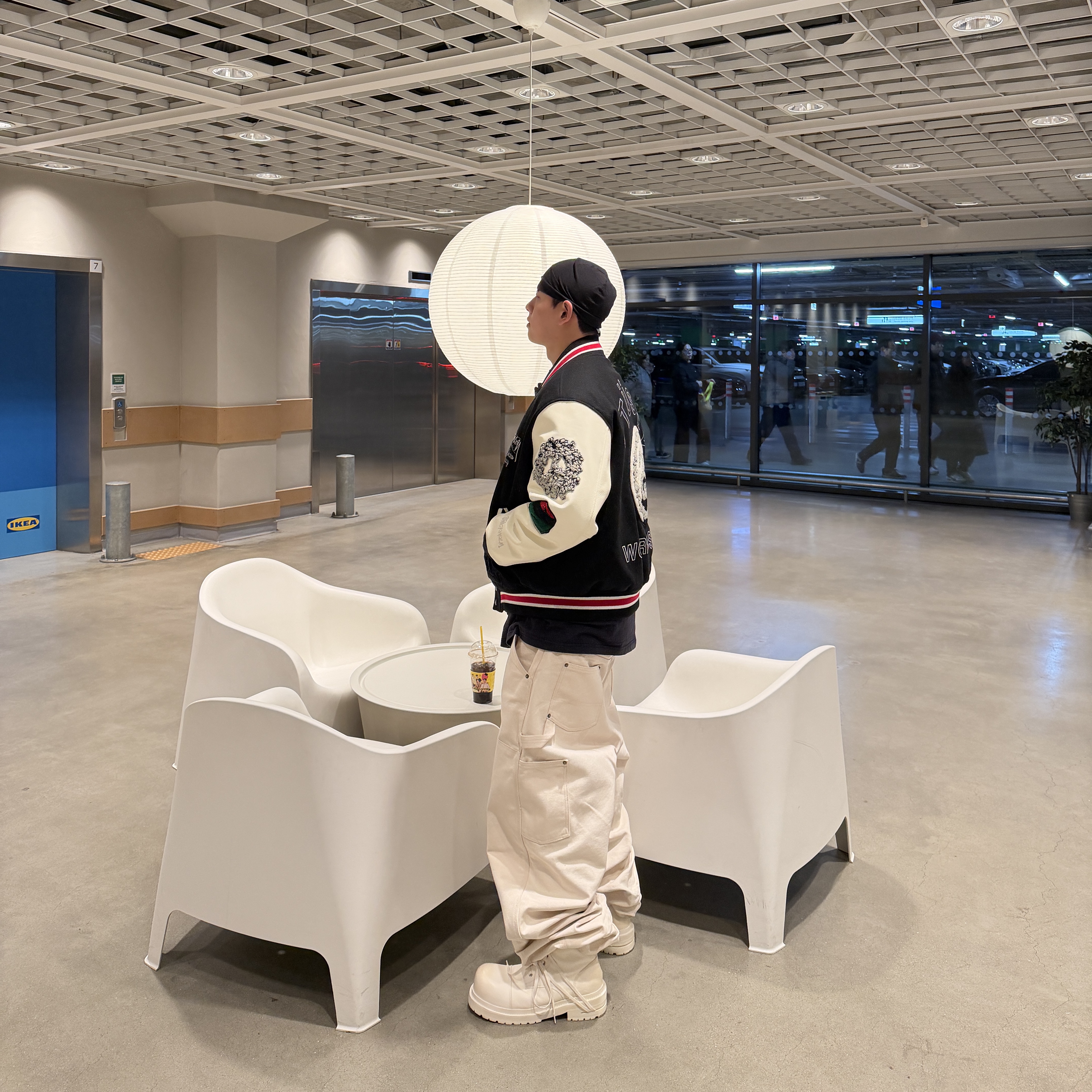 Stussy x Our Legacy x Denim Tears TTL Varsity Jacket Black 착용 스타일 - 3