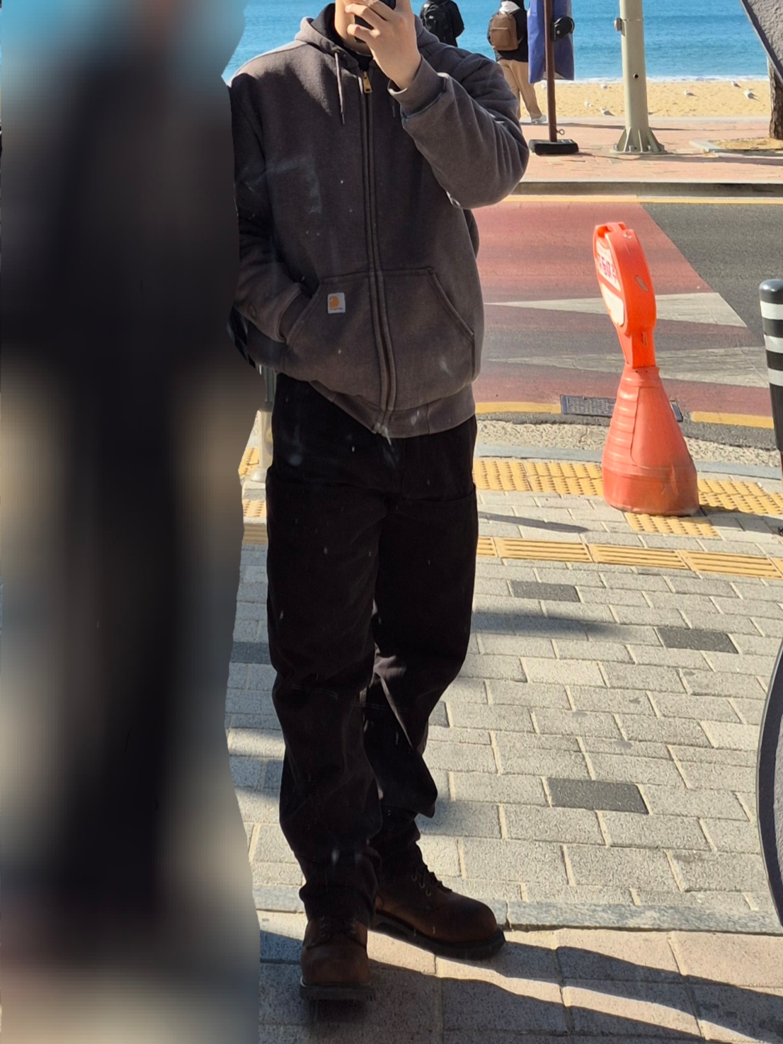 Yeezy Gap Engineered By Balenciaga Sateen Cargo Pants Black 착용 스타일