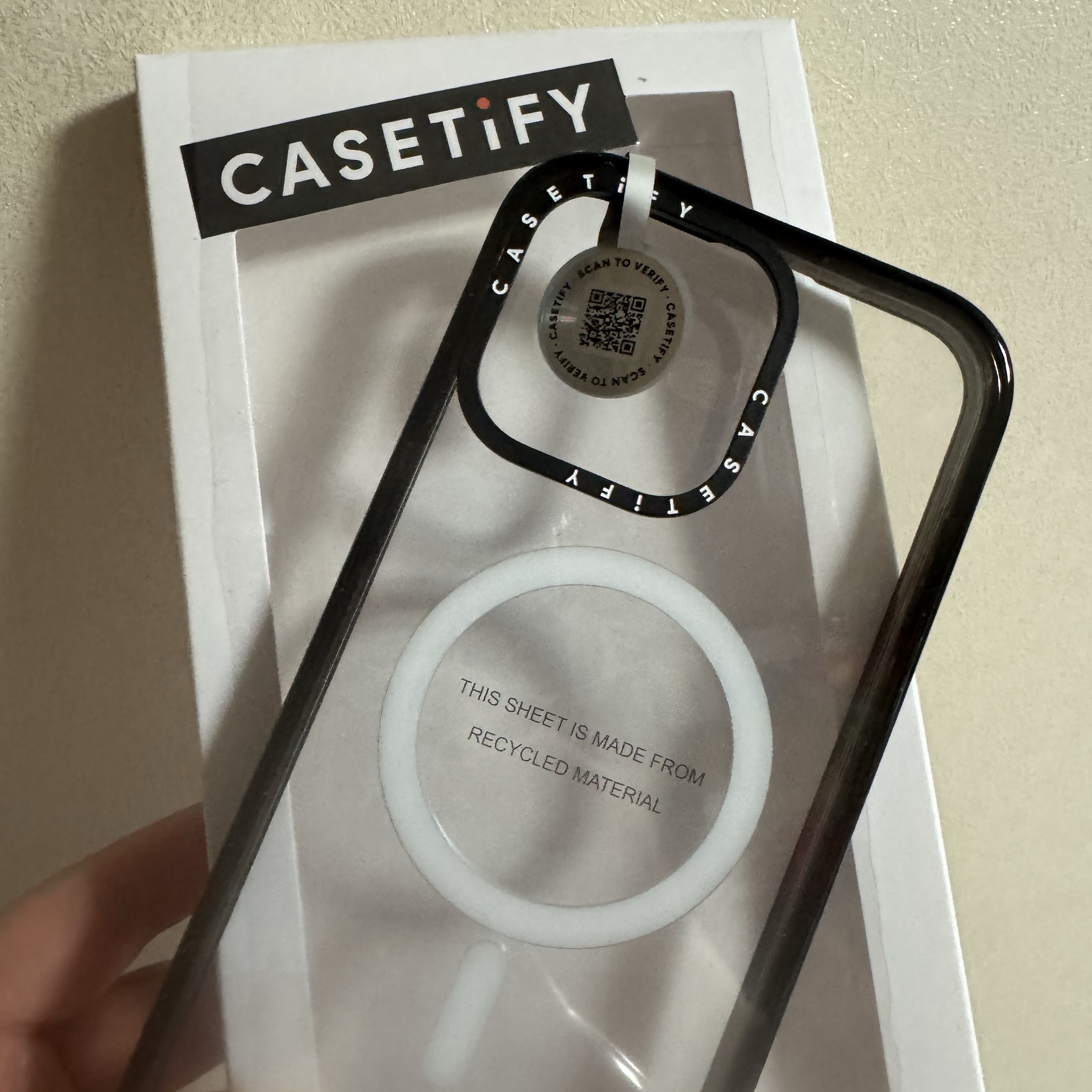 Casetify Custom iPhone MagSafe Impact Case Clear Black 착용 스타일