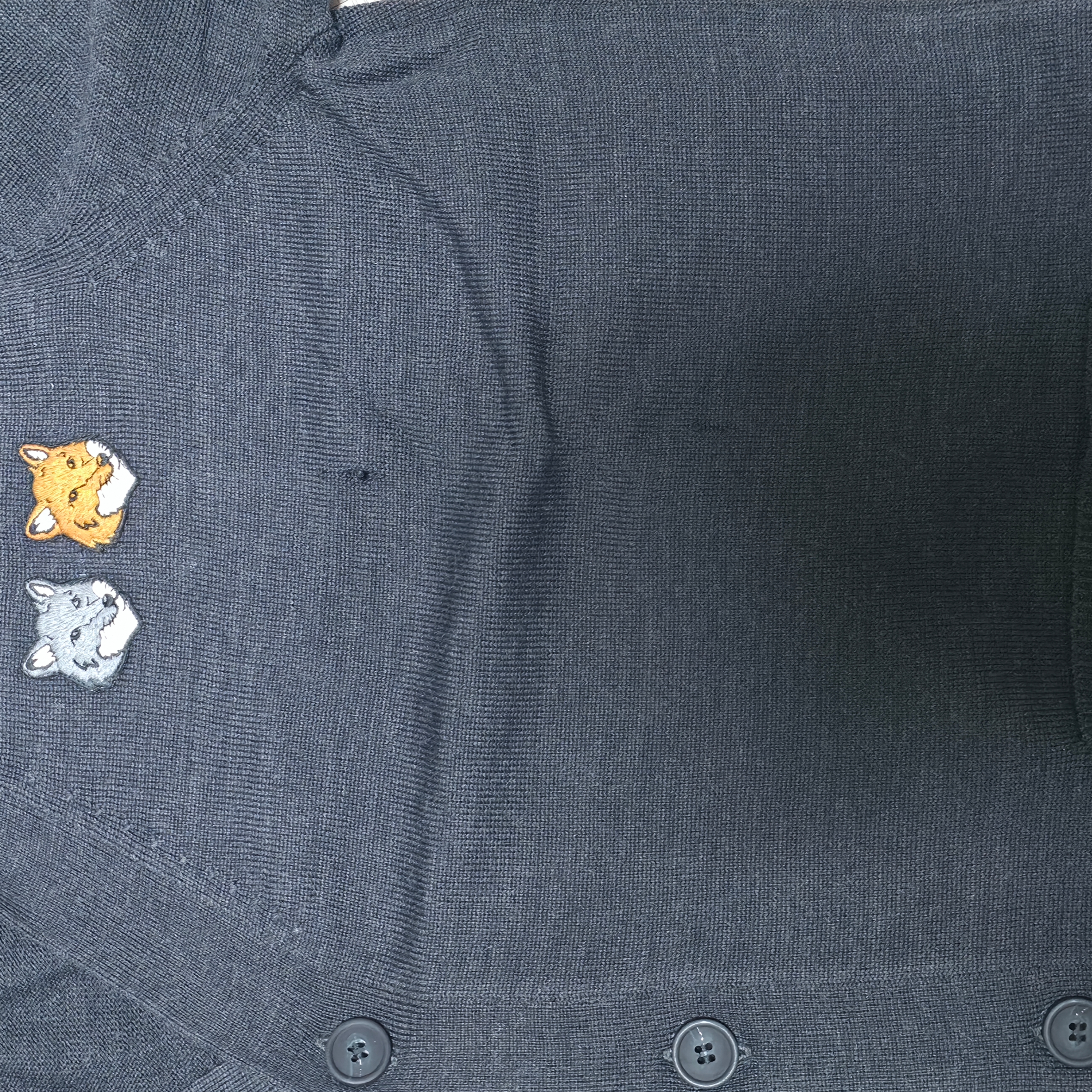 Maison Kitsune Double Bold Fox Head Patch Regular Cardigan Anthracite 착용 스타일 - 2