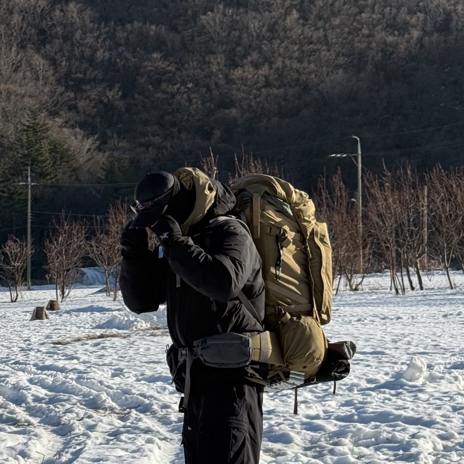 Arc'teryx Beta Jacket Black, Arc'teryx Venta Glove Black 착용 스타일 - 2