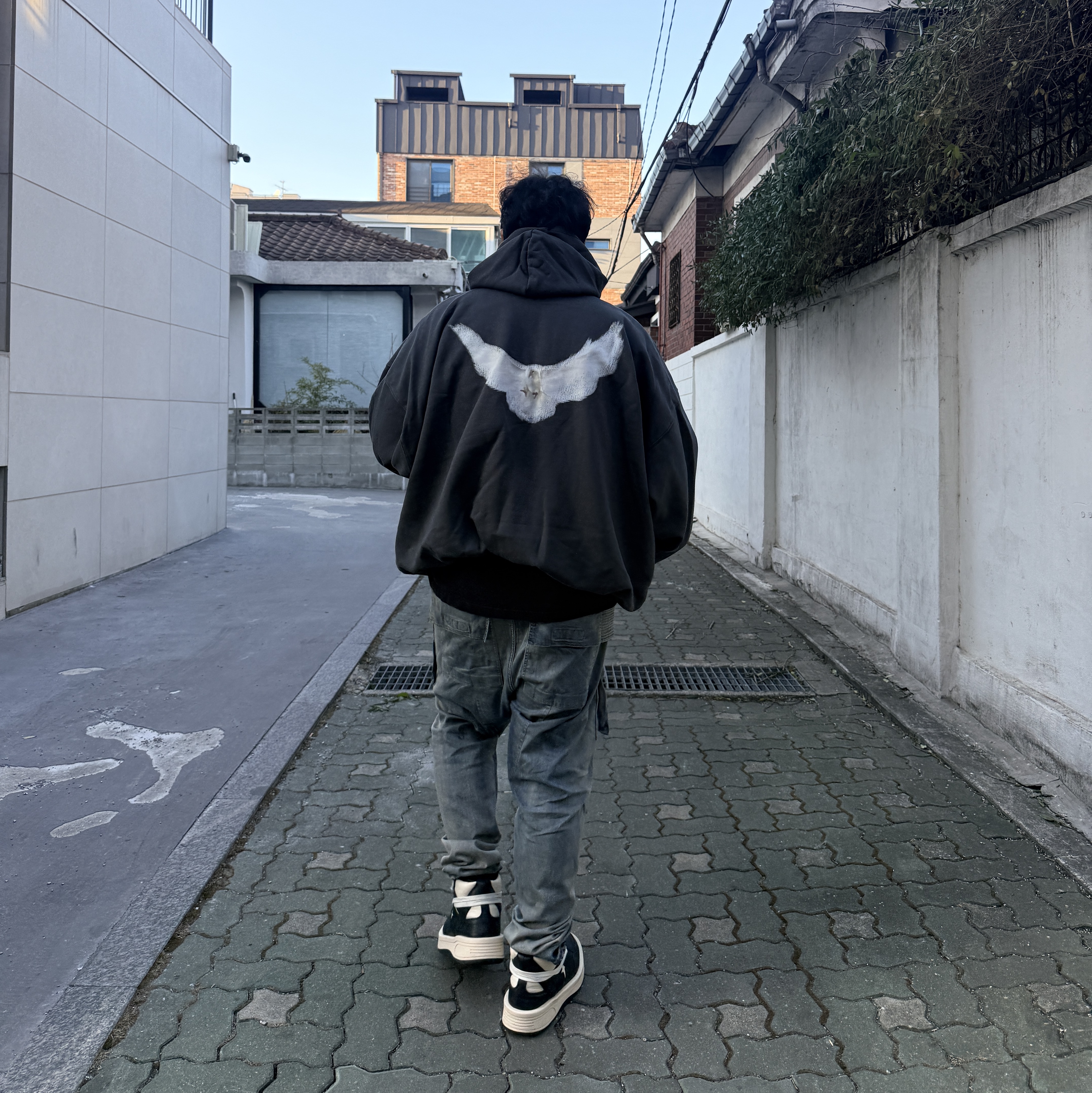 Chrome Hearts Bonennoisseur II Black Gold Plated, Yeezy Gap Engineered By Balenciaga Dove Hoodie Black 착용 스타일 - 2