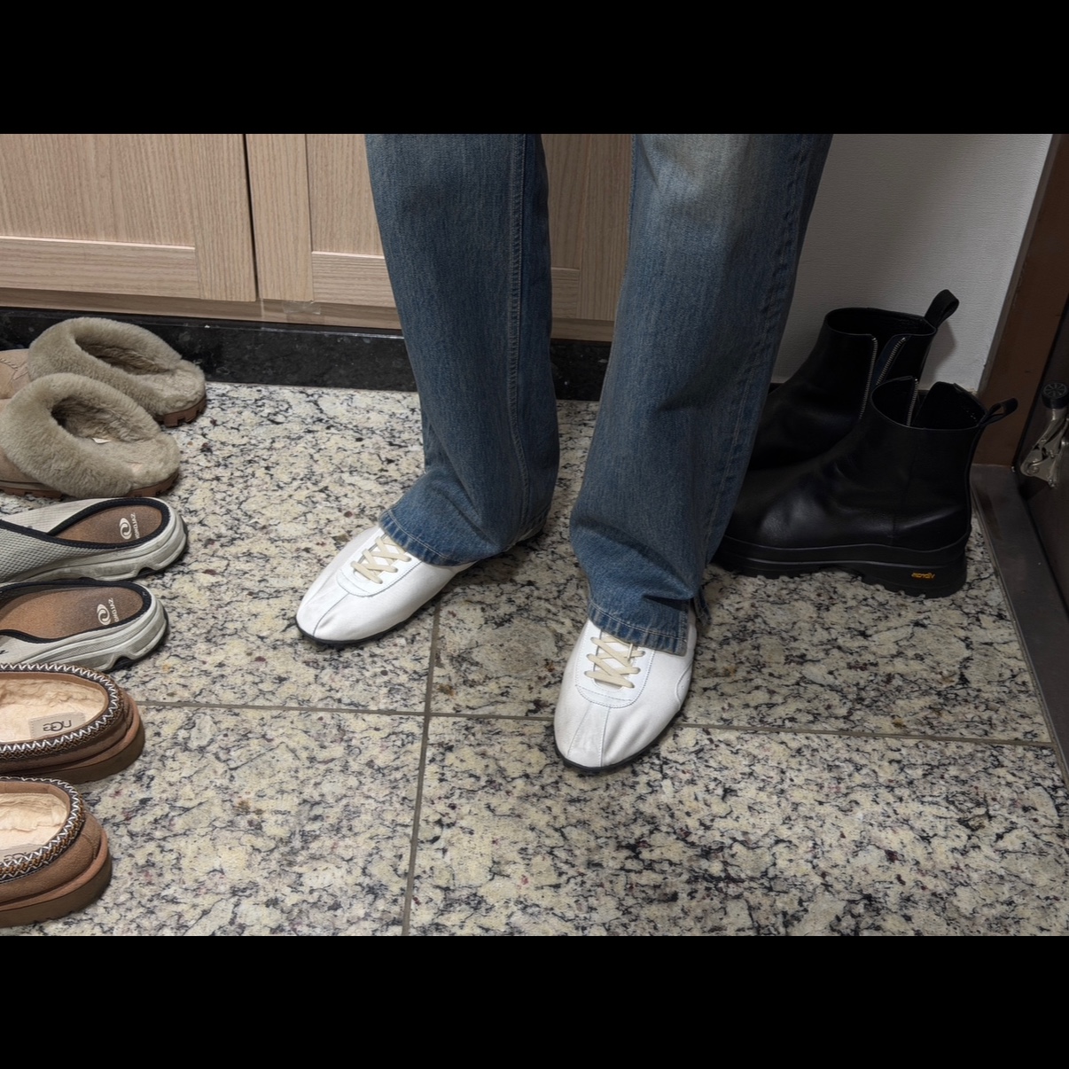Maison Margiela Sprinters Low Top Sneakers White 착용 스타일 - 2