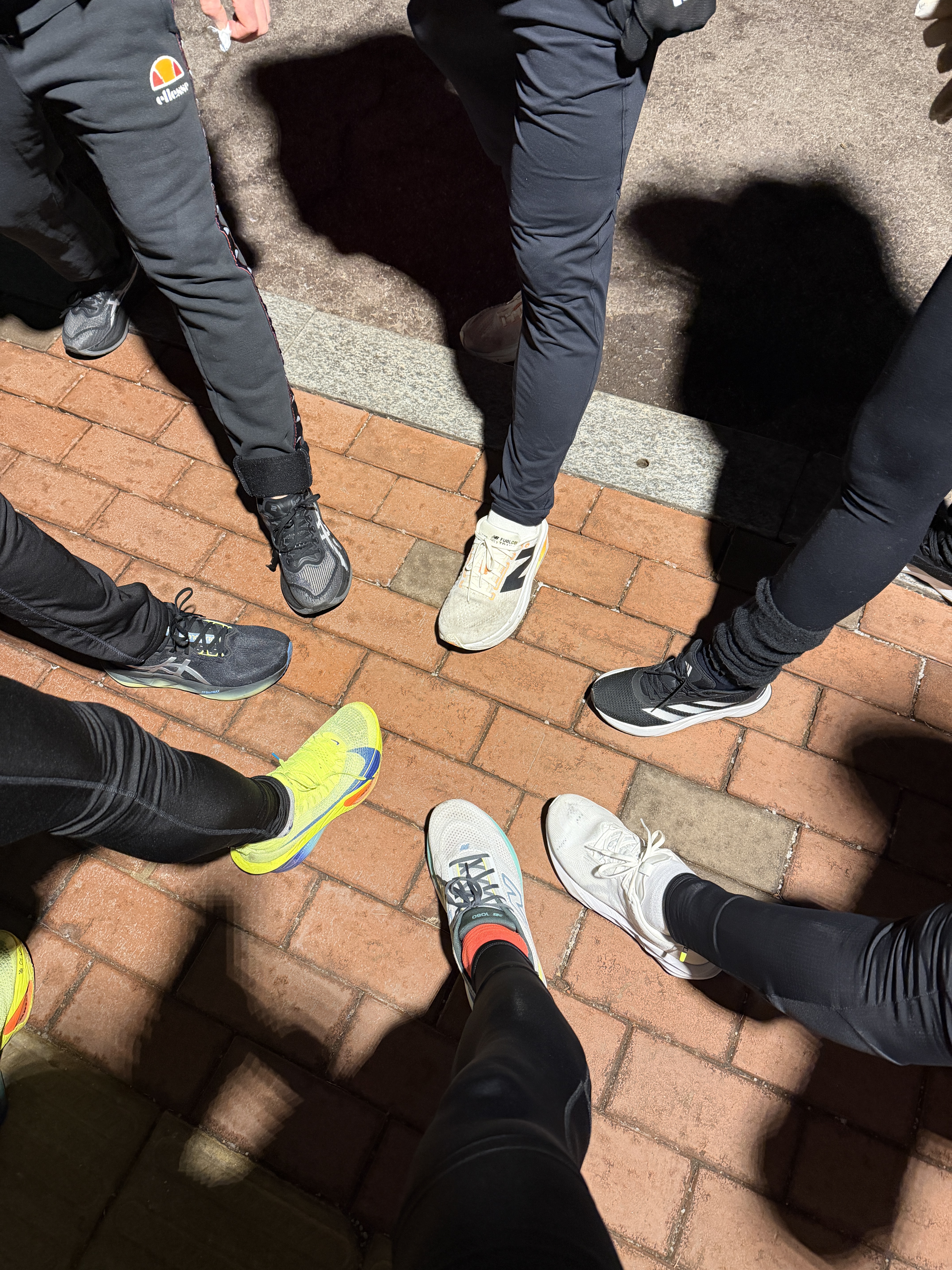 Nike Air Zoom Alphafly Next% 3 Volt, New Balance 1080v15 Reflection Graphite  - 2E Wide 착용 스타일 - 2