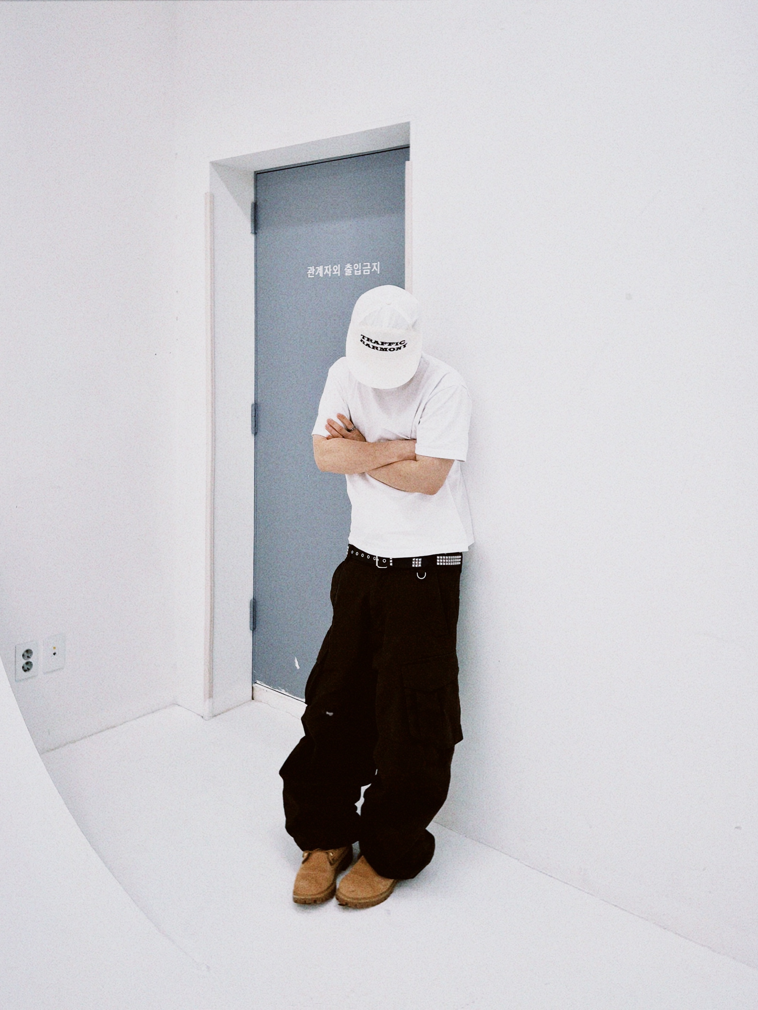 Flavorism VTG Washed Cargo Pants Washed Dark Brown 착용 스타일 - 4