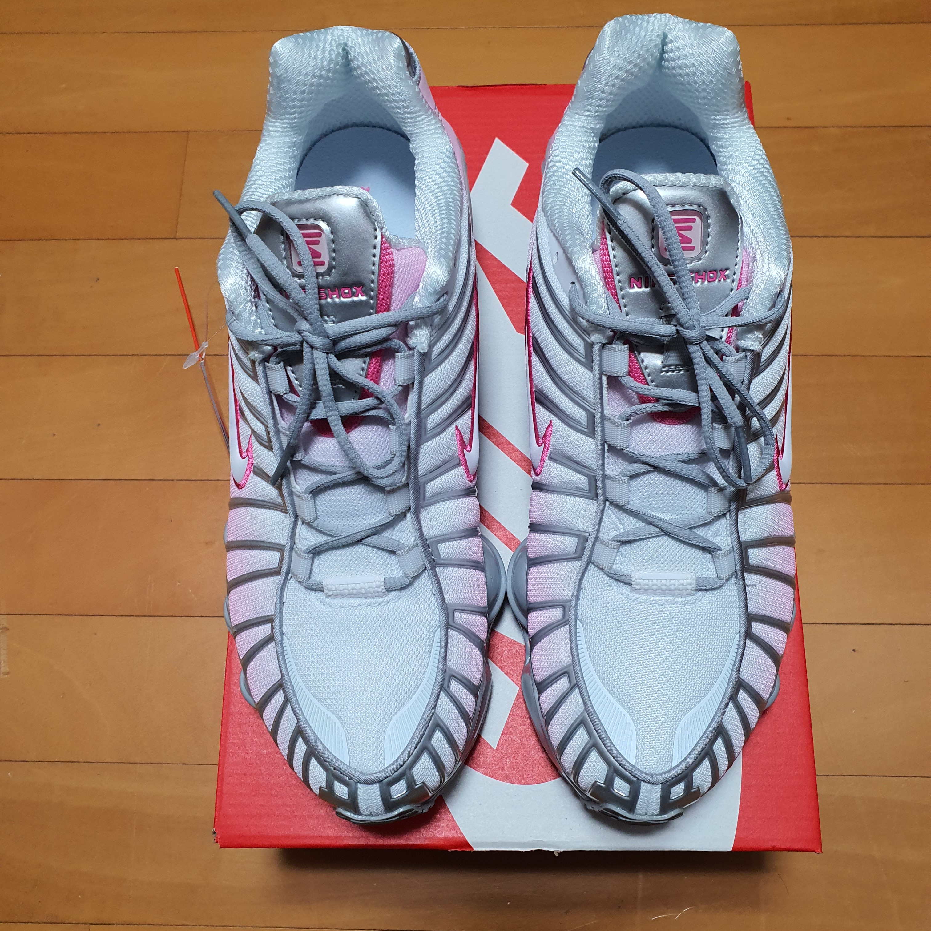 (W) Nike Shox TL Metallic Platinum Pink Foam 착용 스타일