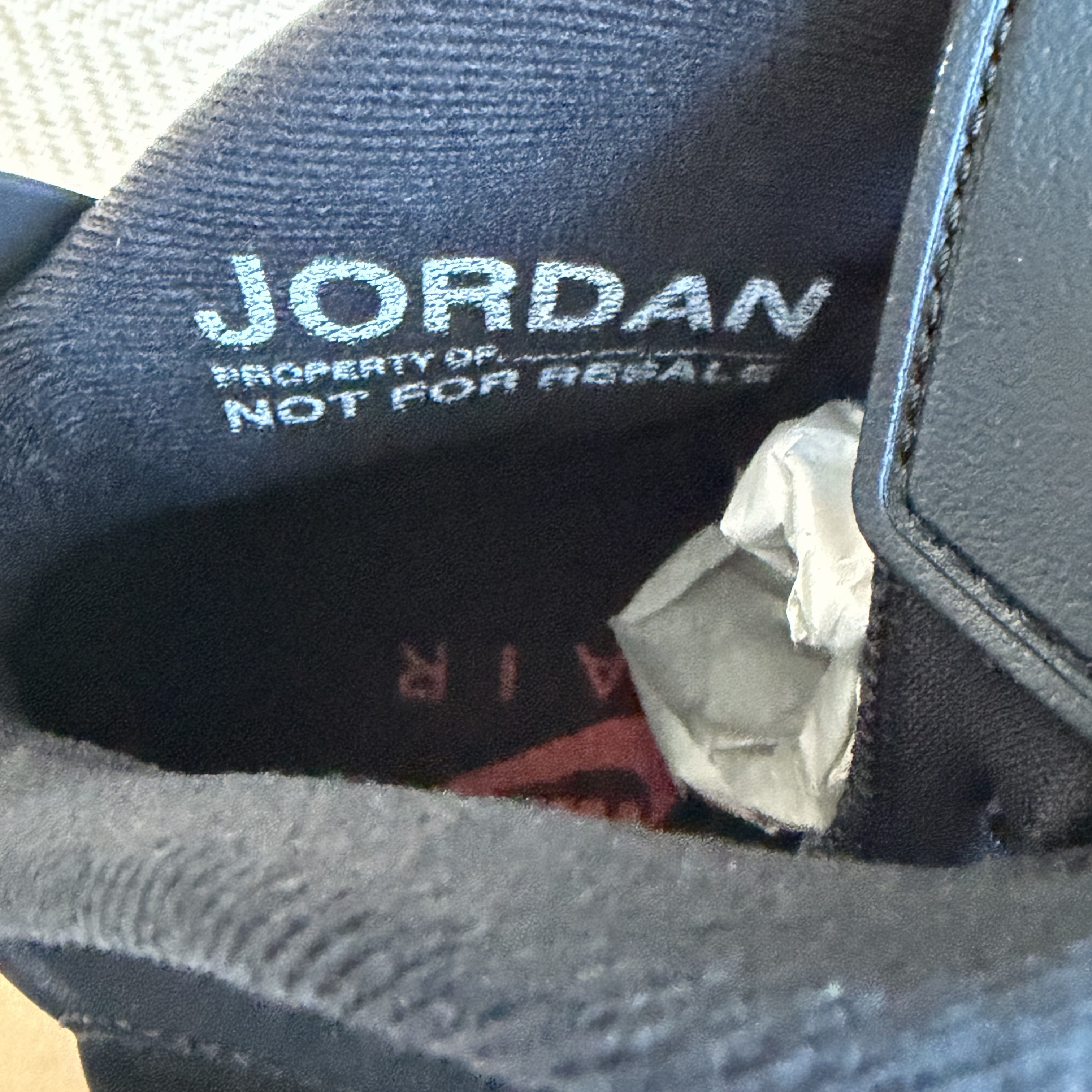 Jordan 6 Retro Infrared Salesman Black and Light Crimson 착용 스타일 - 3