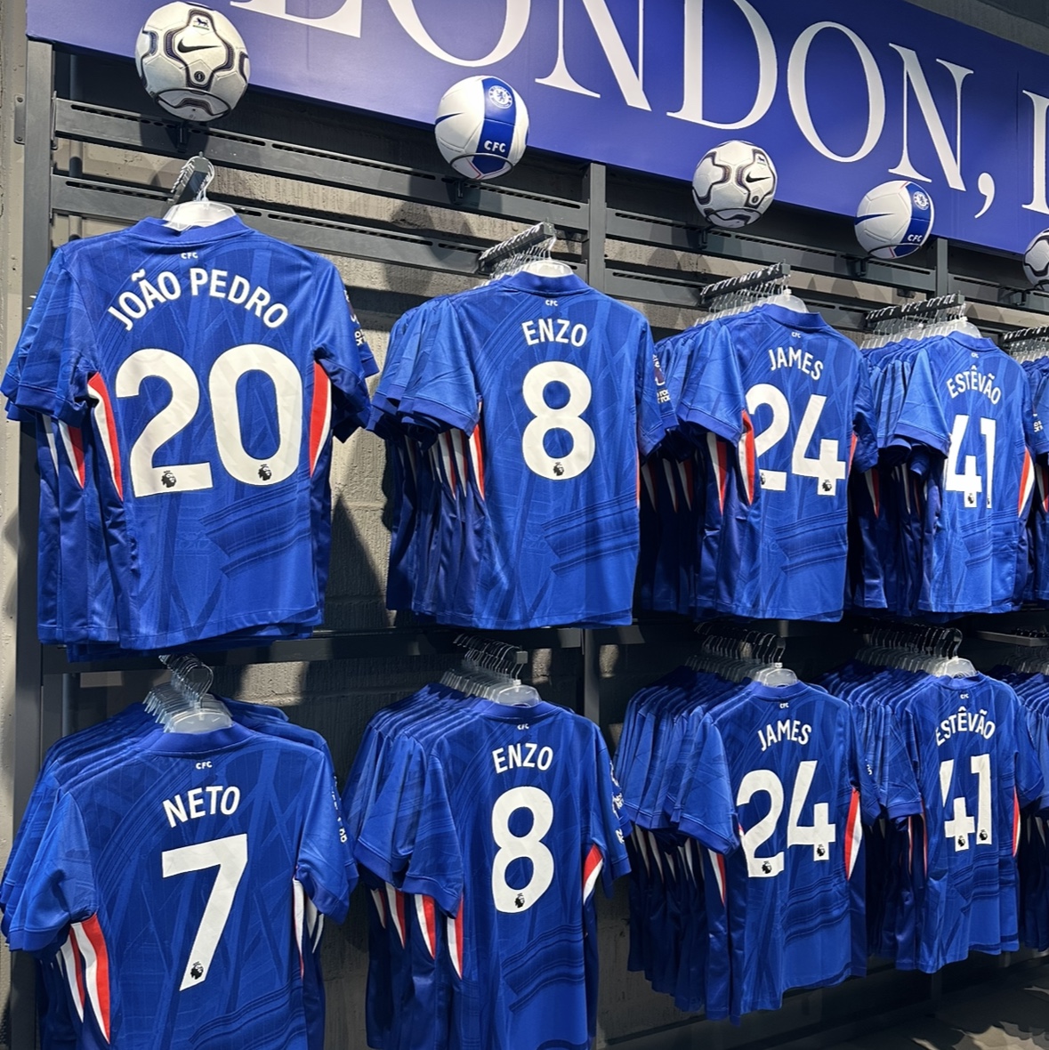 Nike Chelsea FC 2025/26 Stadium Home Dri-Fit Soccer Replica Jersey Rush Blue White (Non Marking Ver.) 착용 스타일