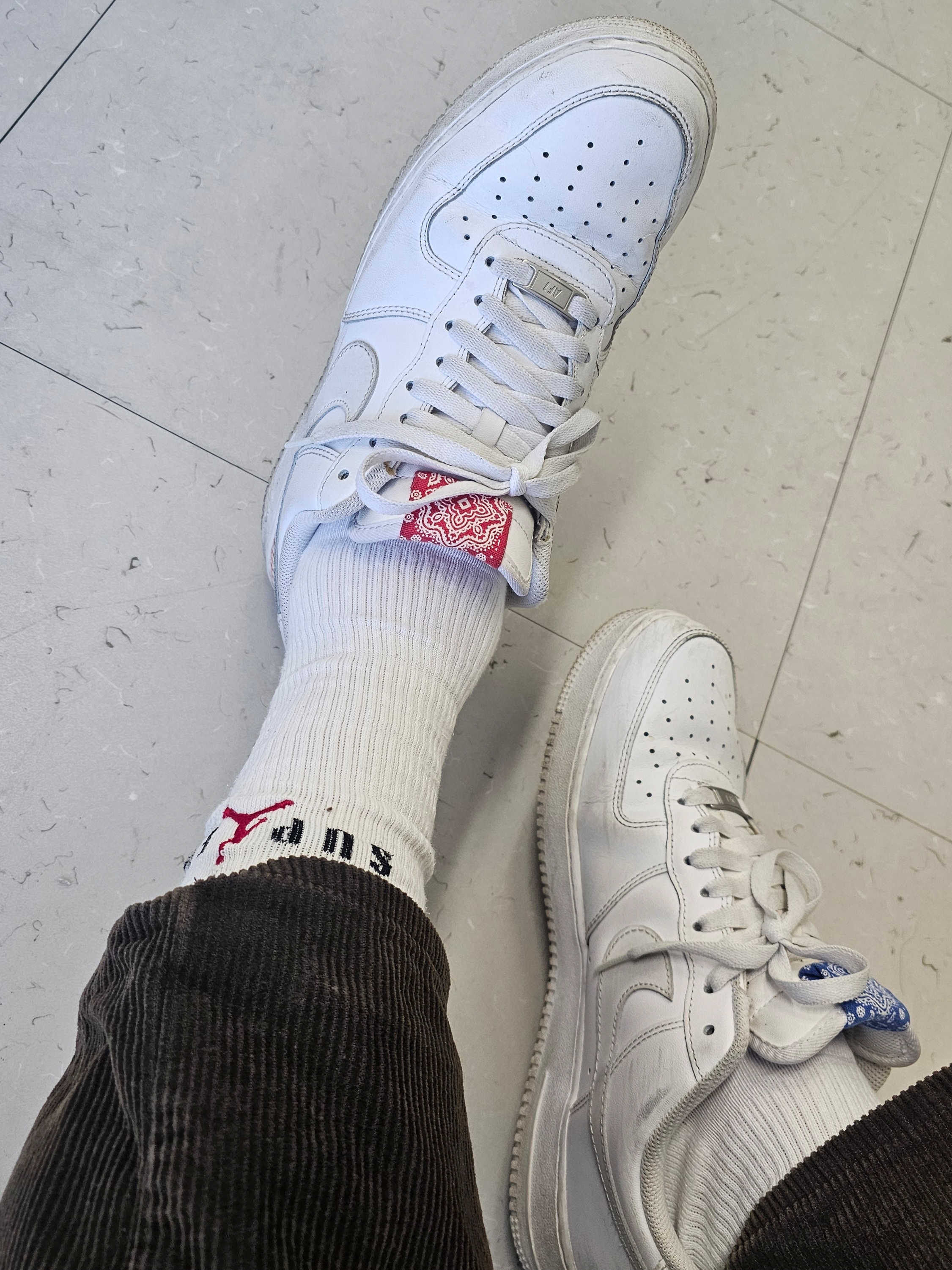 Nike Air Force 1 '07 Low White, Supreme x Jordan Crew Socks White (2 Pack) - 24FW 착용 스타일