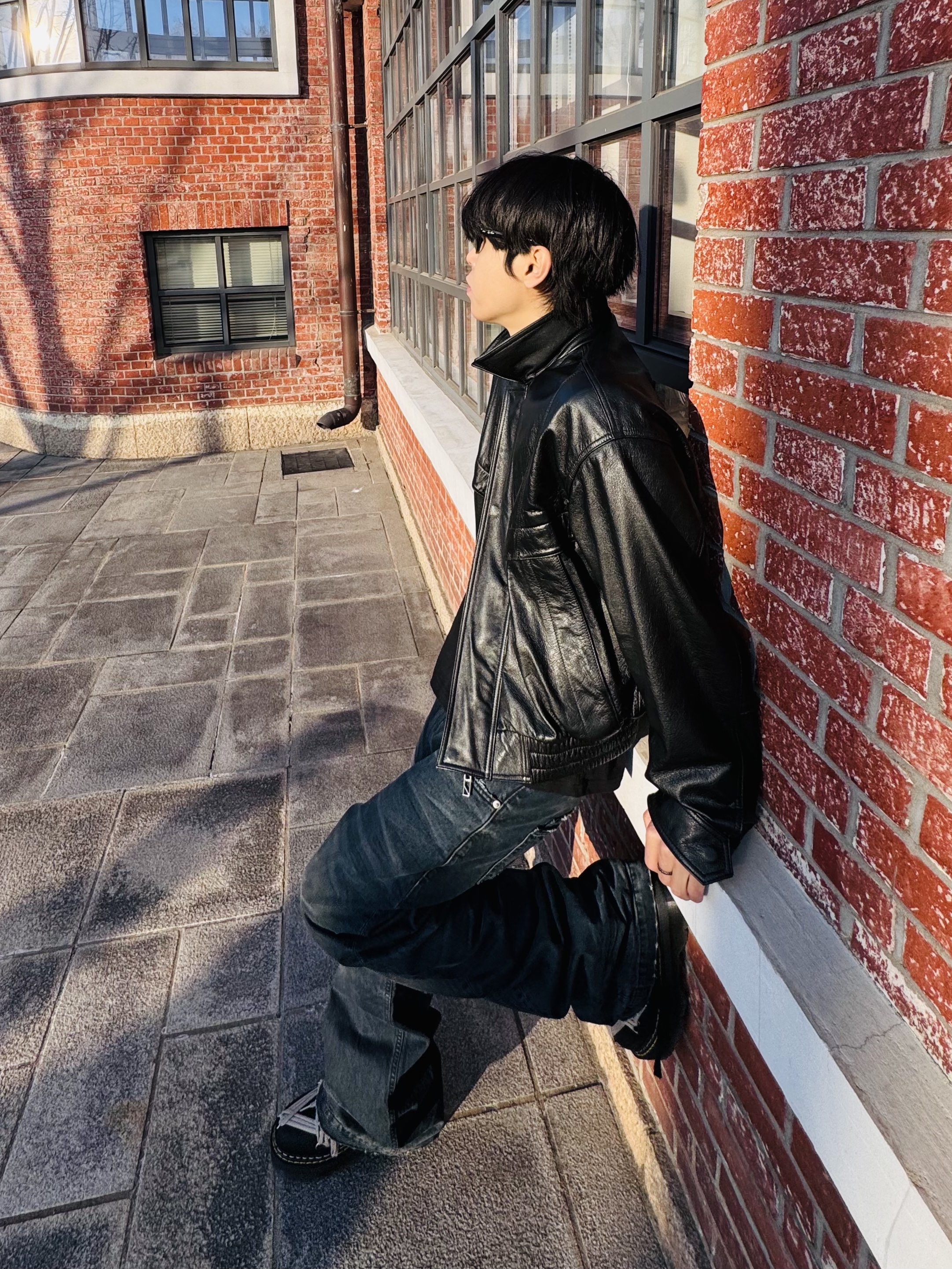 Dr. Martens x Rick Owens 1460 Quad Sole Mega Lace Boots Black, Ray-Ban Balorama Shiny Black Frame Grey Blue Light Filter Lense 착용 스타일 - 4