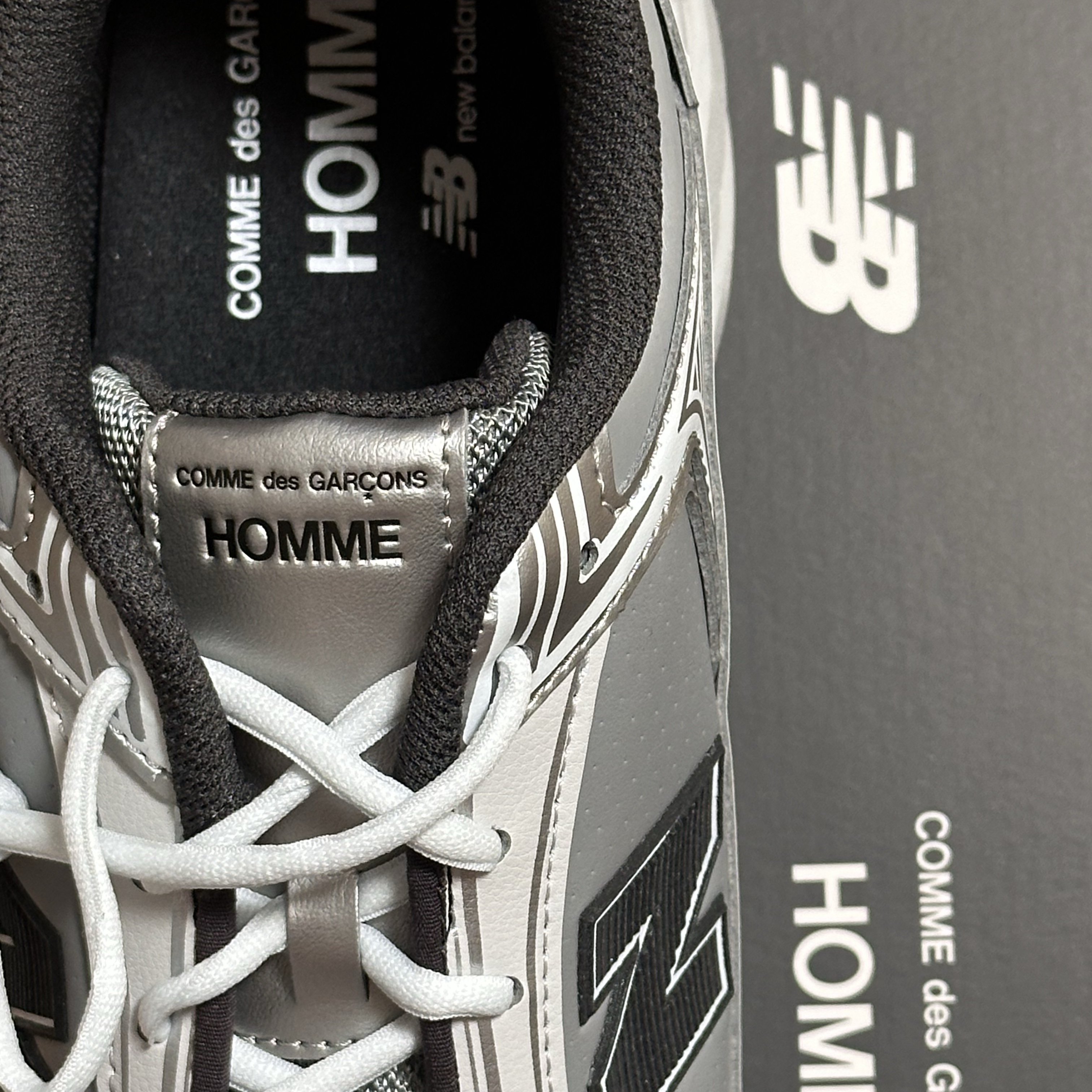New Balance x Comme des Garcons Homme 509 Grey 착용 스타일 - 1