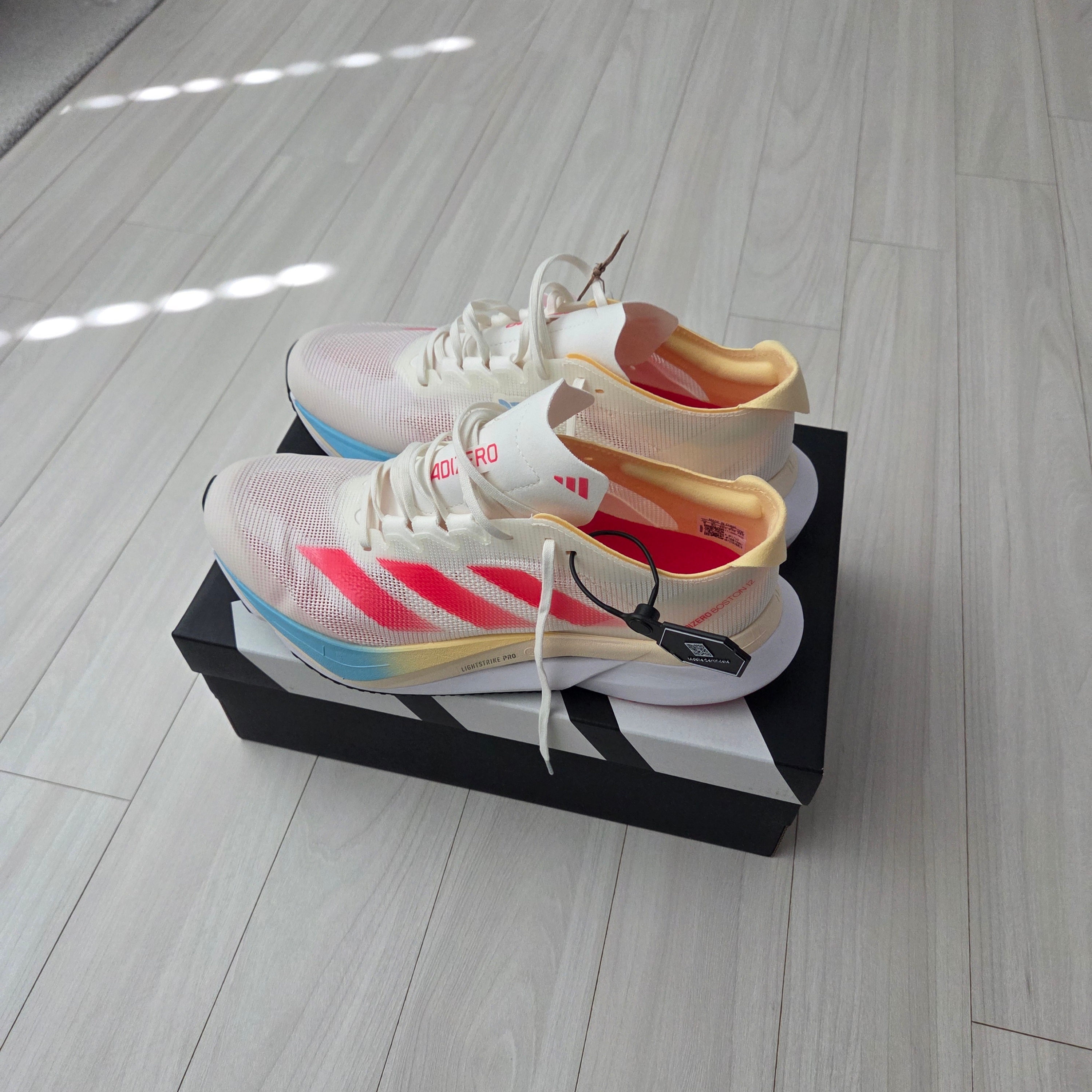 Adidas Adizero Boston 12 M Off White Orange Tint 착용 스타일