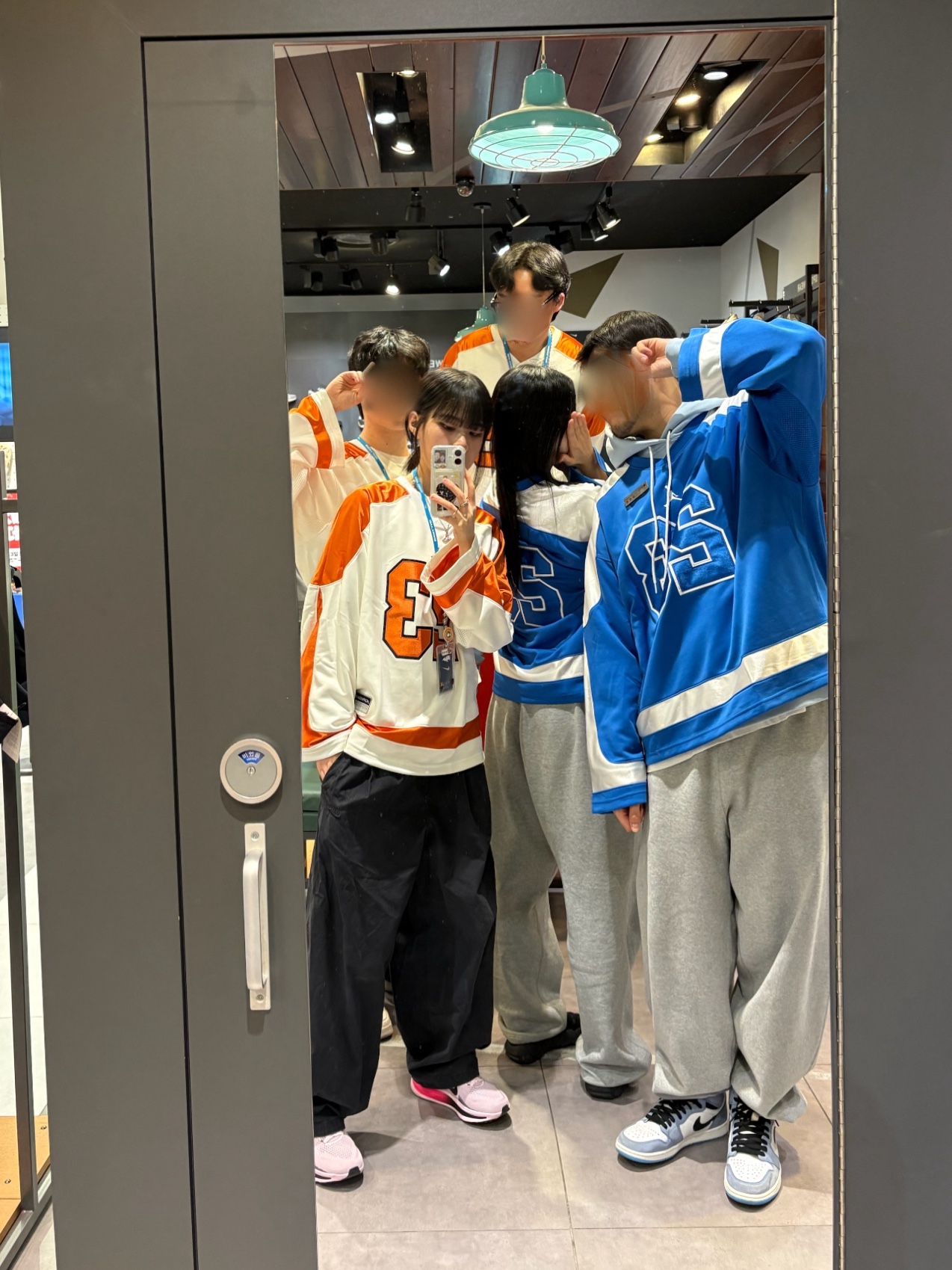 Jordan Brooklyn Collegiate Hockey Jersey Sport Blue Sail (HV0110-459), Nike Vomero 18 Pink Foam Hyper Pink 착용 스타일