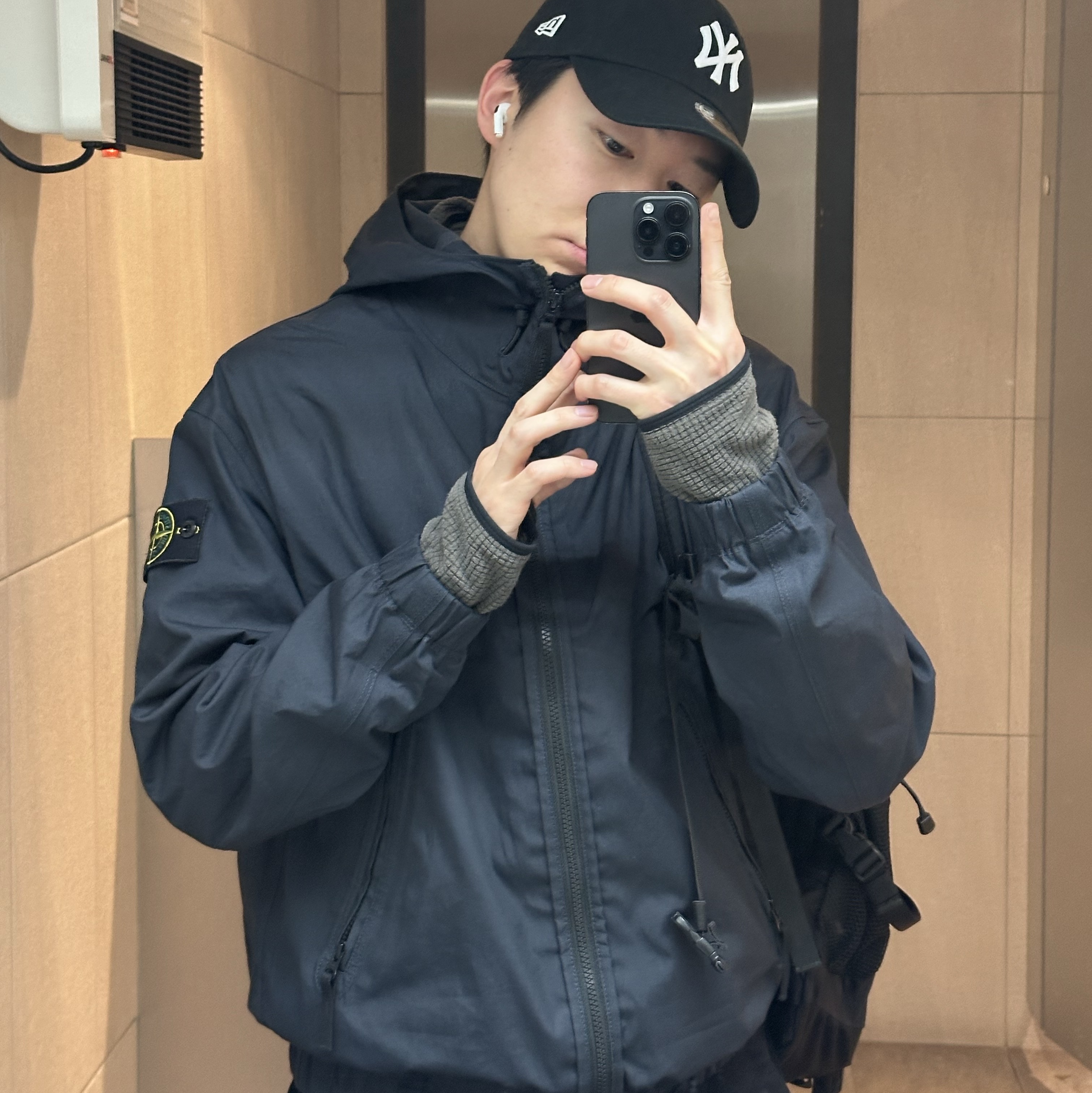 Stone Island 4100079 Supima Cotton Canvas Hooded Jacket Navy Blue - 25SS 착용 스타일