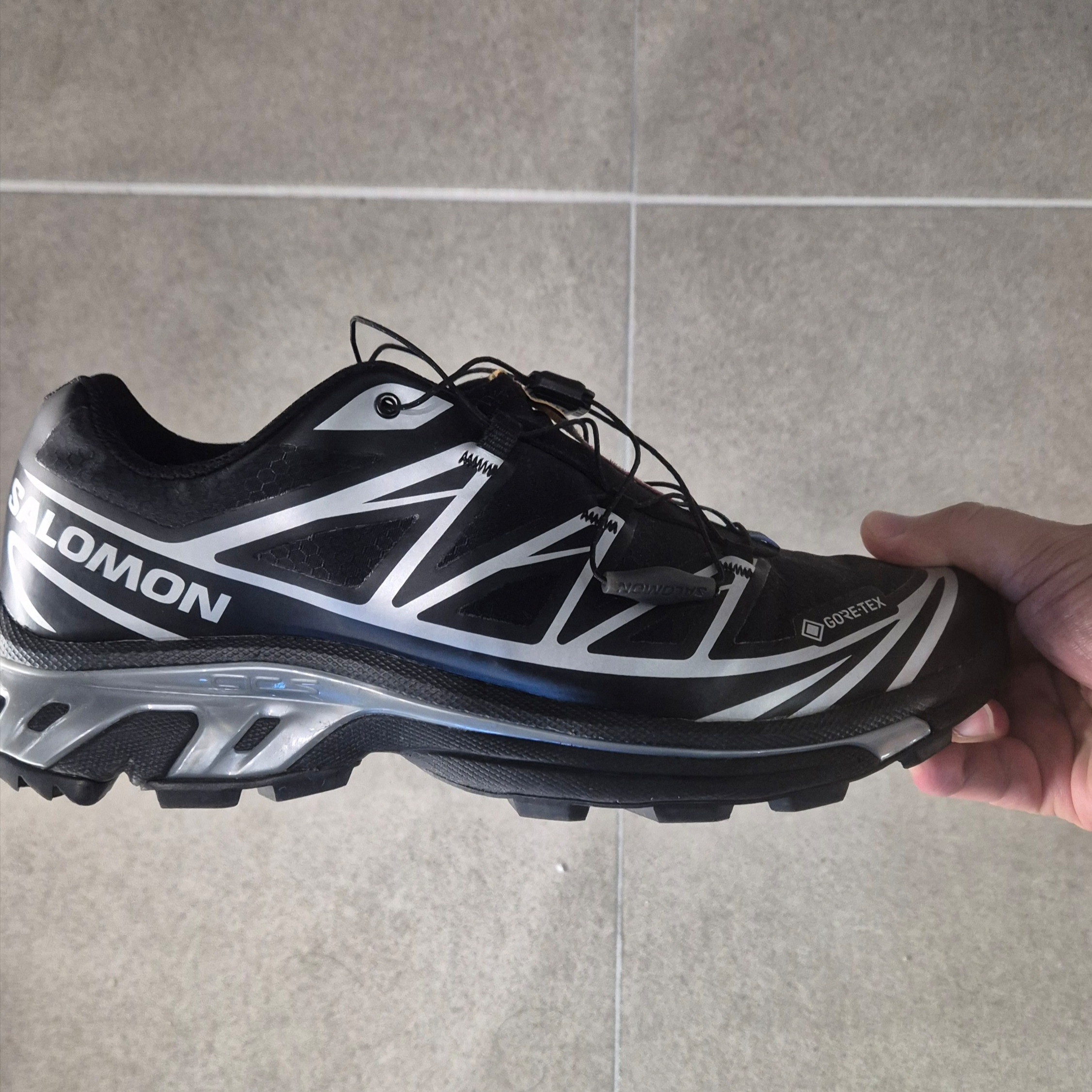Salomon XT-6 GTX Black Silver 착용 스타일