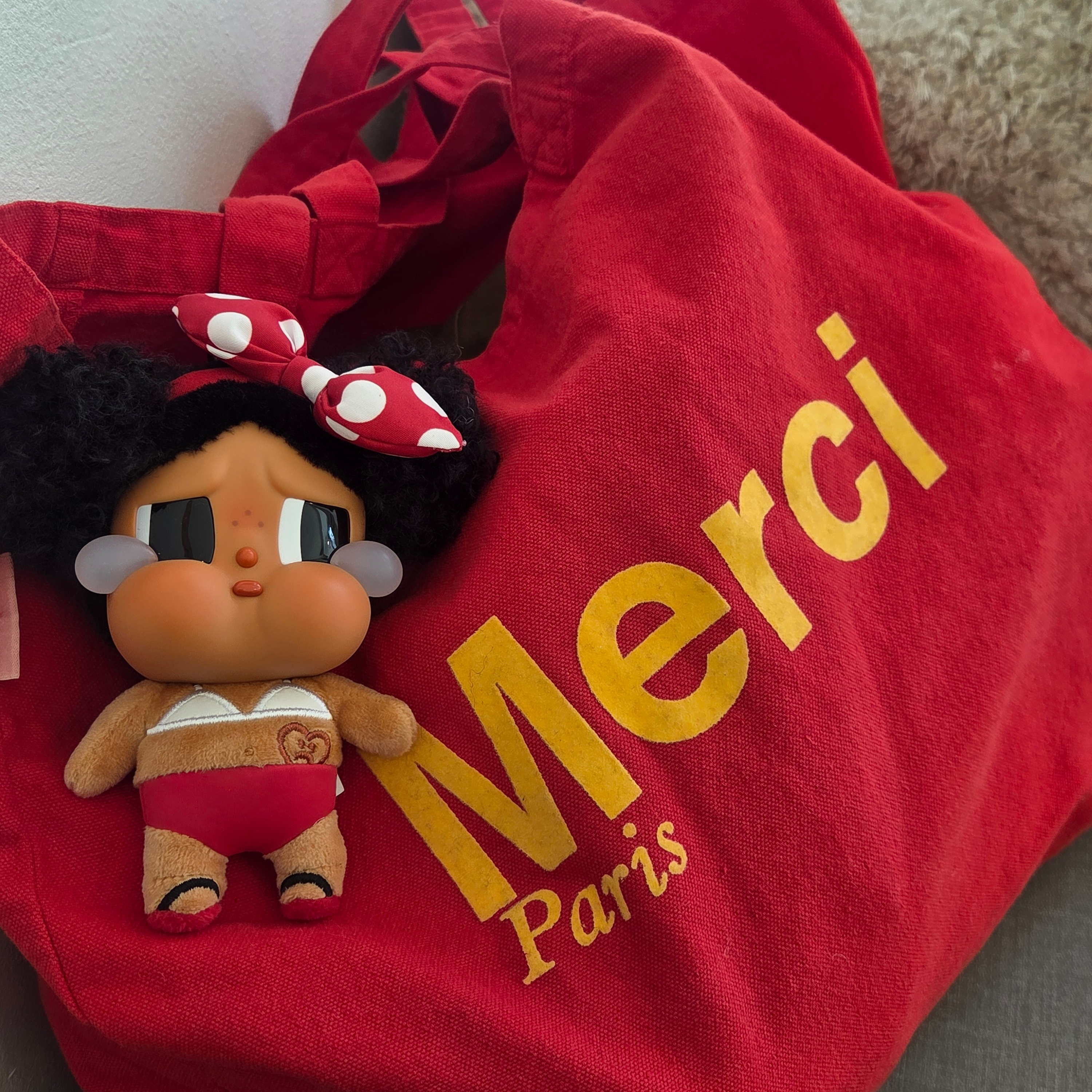 Pop Mart Crybaby Vacation Mode On Series Vinyl Plush Pendant My Summer Vibe (Opened Case) 착용 스타일